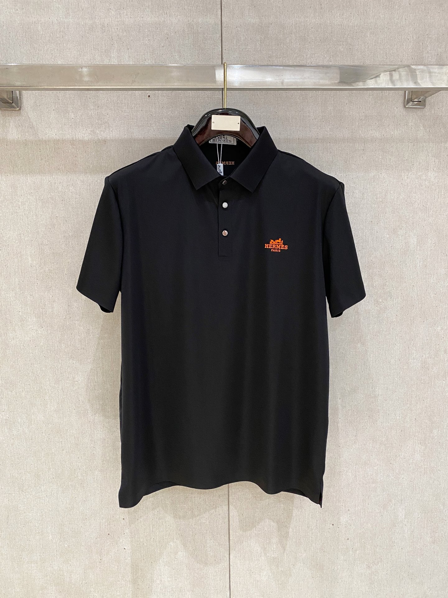 NO:836417,Hermes 2026ss new ice silk seamless polo series for spring and summer. Customized top-quality cool nylon seamless fabric, heavy craftsmanship 1:1 design, craft printing fashion big-name element logos, awesome upper body shape, fine, comfortable and breathable fabrics, super good-looking and a must-have for fashionable men with any combination!  Size M-4XL,,hermes,hermes,19860909Hermes爱马仕 2026ss春夏新款冰丝无痕polo系列.定制顶级冰爽锦氨无痕面料,重工艺1:1设计,工艺印花时尚大牌元素logo,上身版型超赞,面料细腻舒适透气,随意搭配都超级好看时尚型男必备款哦！ 尺码M-4XL,,hermes,hermes,,Men's clothing