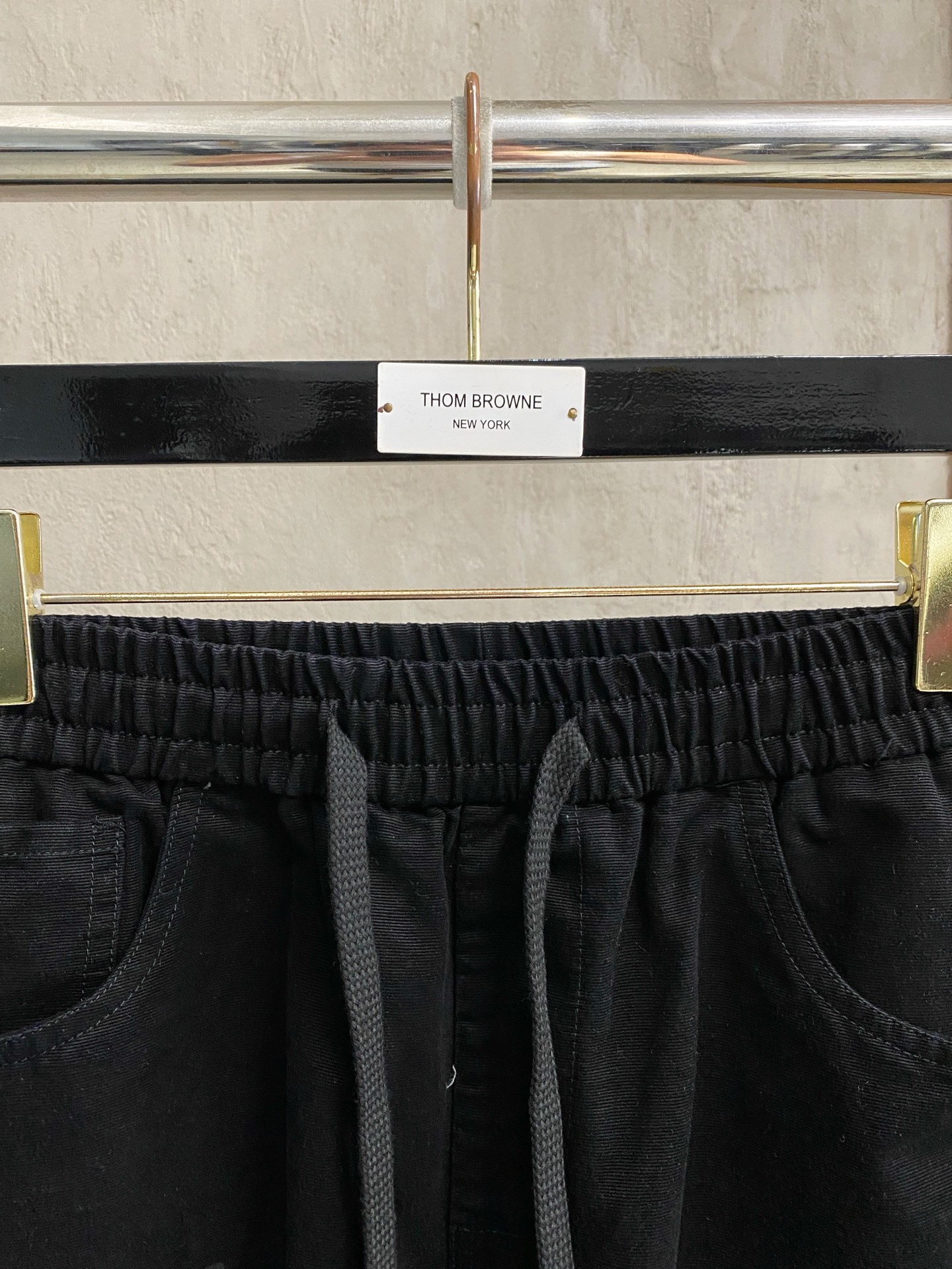 LV 夏季新款男士休闲短裤，高级定制面料 透气弹力舒适度极高，细节无可挑剔，顶级辅料配备，原版logo设