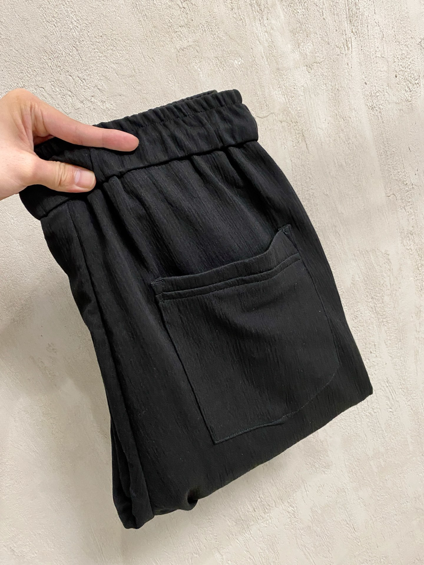 Loro Piana  春夏新款 26ss休闲裤金典再次出现，原单订制高品质时尚休闲裤。超级百搭款。独家