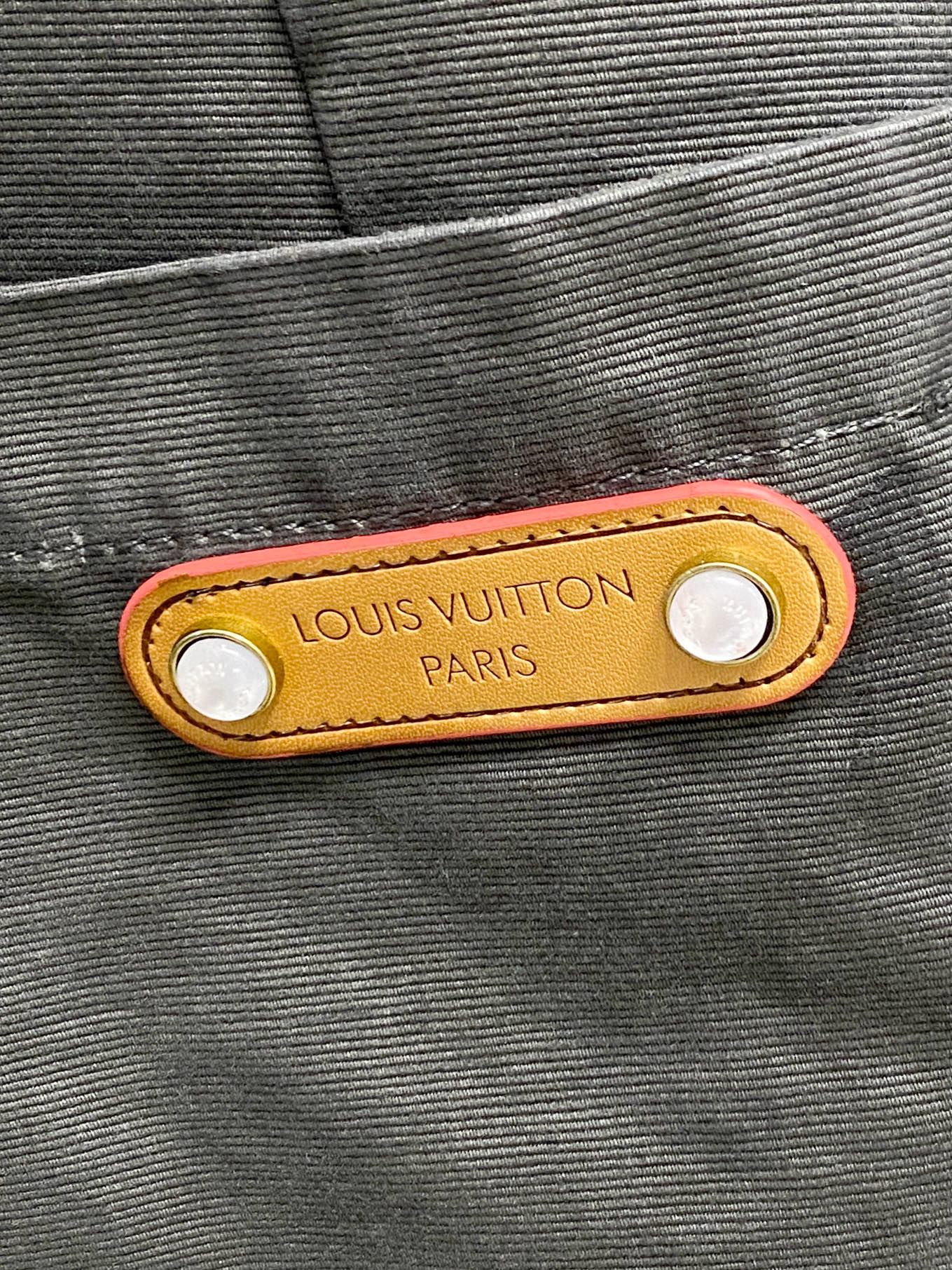 LV 夏季新款男士休闲短裤，高级定制面料 透气弹力舒适度极高，细节无可挑剔，顶级辅料配备，原版logo设