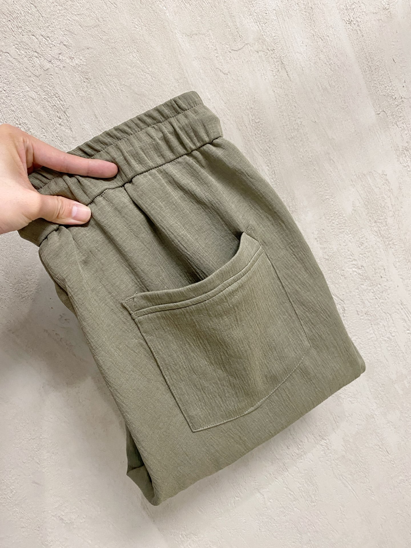 Loro Piana  春夏新款 26ss休闲裤金典再次出现，原单订制高品质时尚休闲裤。超级百搭款。独家
