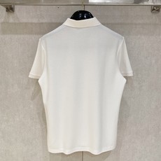 专柜还原顶级复刻版 巴宝莉(Burberry)Polo衫便是绝佳诠释。深沉而优雅的藏蓝色调,仿佛是将夜空 专柜还原顶级复刻版 巴宝莉(Burberry)Polo衫便是绝佳诠释。深沉而优雅的藏蓝色调,仿佛是将夜空