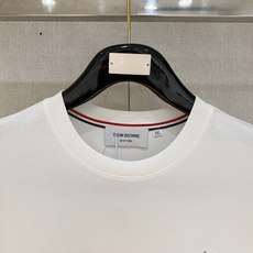ThomBrowneTB汤姆布朗26ss春夏新品短袖T恤衫 极简的衣身造型!顶级针织棉质混纺质地 整体的 ThomBrowneTB汤姆布朗26ss春夏新品短袖T恤衫 极简的衣身造型!顶级针织棉质混纺质地 整体的