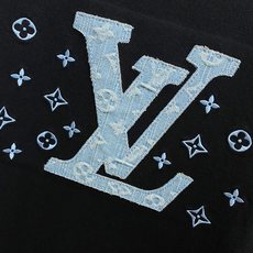 🔥🔥高定面料 2026春夏新品上市🍃时尚经典圆领短袖👍🏻时尚单品设计,更加时尚舒适,高标准定制,上身非常 🔥🔥高定面料 2026春夏新品上市🍃时尚经典圆领短袖👍🏻时尚单品设计,更加时尚舒适,高标准定制,上身非常