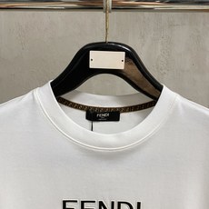🔥🔥高定面料 2026春夏新品上市🍃时尚经典圆领短袖👍🏻时尚单品设计,更加时尚舒适,高标准定制,上身非常 🔥🔥高定面料 2026春夏新品上市🍃时尚经典圆领短袖👍🏻时尚单品设计,更加时尚舒适,高标准定制,上身非常