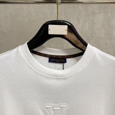 🔥🔥高定面料 2026春夏新品上市🍃时尚经典圆领短袖👍🏻时尚单品设计,更加时尚舒适,高标准定制,上身非常 🔥🔥高定面料 2026春夏新品上市🍃时尚经典圆领短袖👍🏻时尚单品设计,更加时尚舒适,高标准定制,上身非常