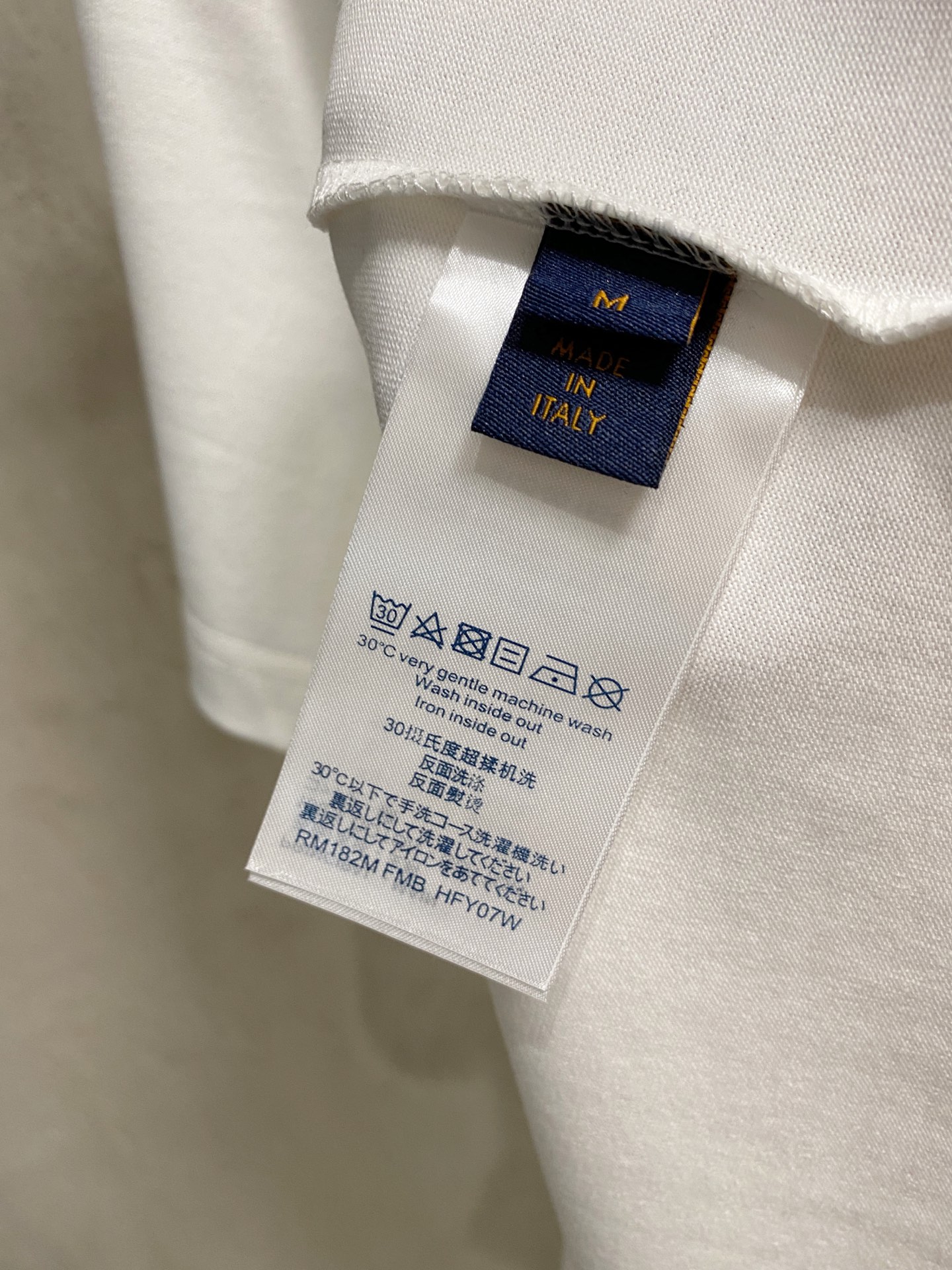 🔥🔥高定面料 2026春夏新品上市🍃时尚经典圆领短袖👍🏻时尚单品设计，更加时尚舒适，高标准定制，上身非常