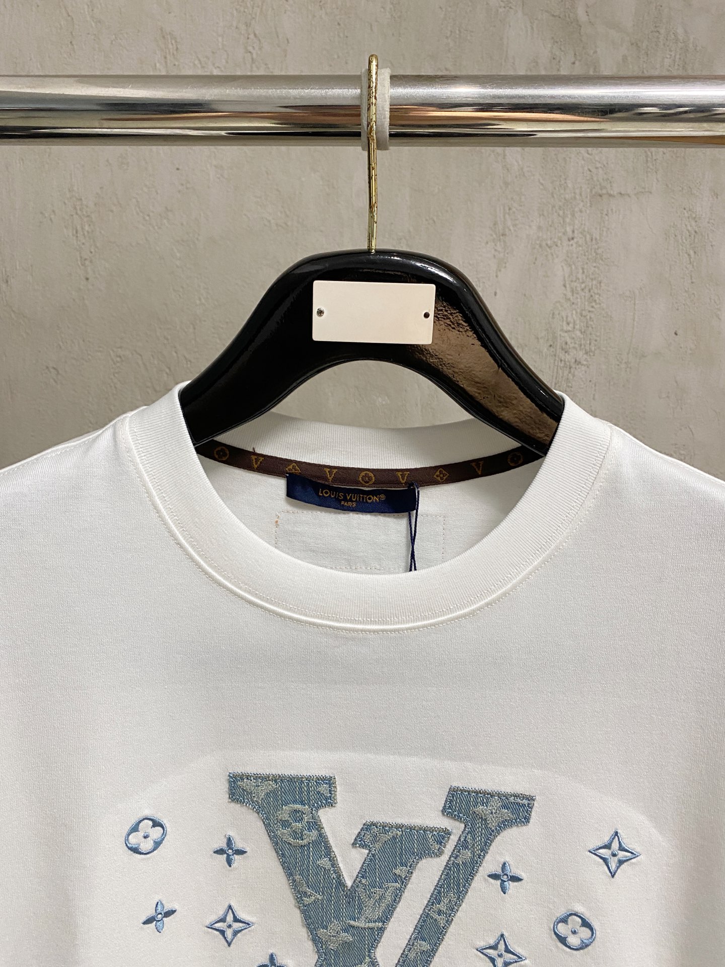 🔥🔥高定面料 2026春夏新品上市🍃时尚经典圆领短袖👍🏻时尚单品设计，更加时尚舒适，高标准定制，上身非常