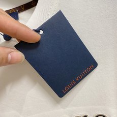 🔥🔥高定面料 2026春夏新品上市🍃时尚经典圆领短袖👍🏻时尚单品设计,更加时尚舒适,高标准定制,上身非常 🔥🔥高定面料 2026春夏新品上市🍃时尚经典圆领短袖👍🏻时尚单品设计,更加时尚舒适,高标准定制,上身非常