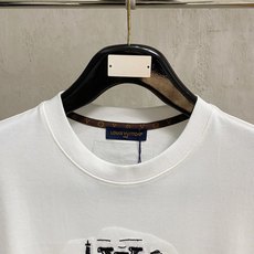 🔥🔥高定面料 2026春夏新品上市🍃时尚经典圆领短袖👍🏻时尚单品设计,更加时尚舒适,高标准定制,上身非常 🔥🔥高定面料 2026春夏新品上市🍃时尚经典圆领短袖👍🏻时尚单品设计,更加时尚舒适,高标准定制,上身非常