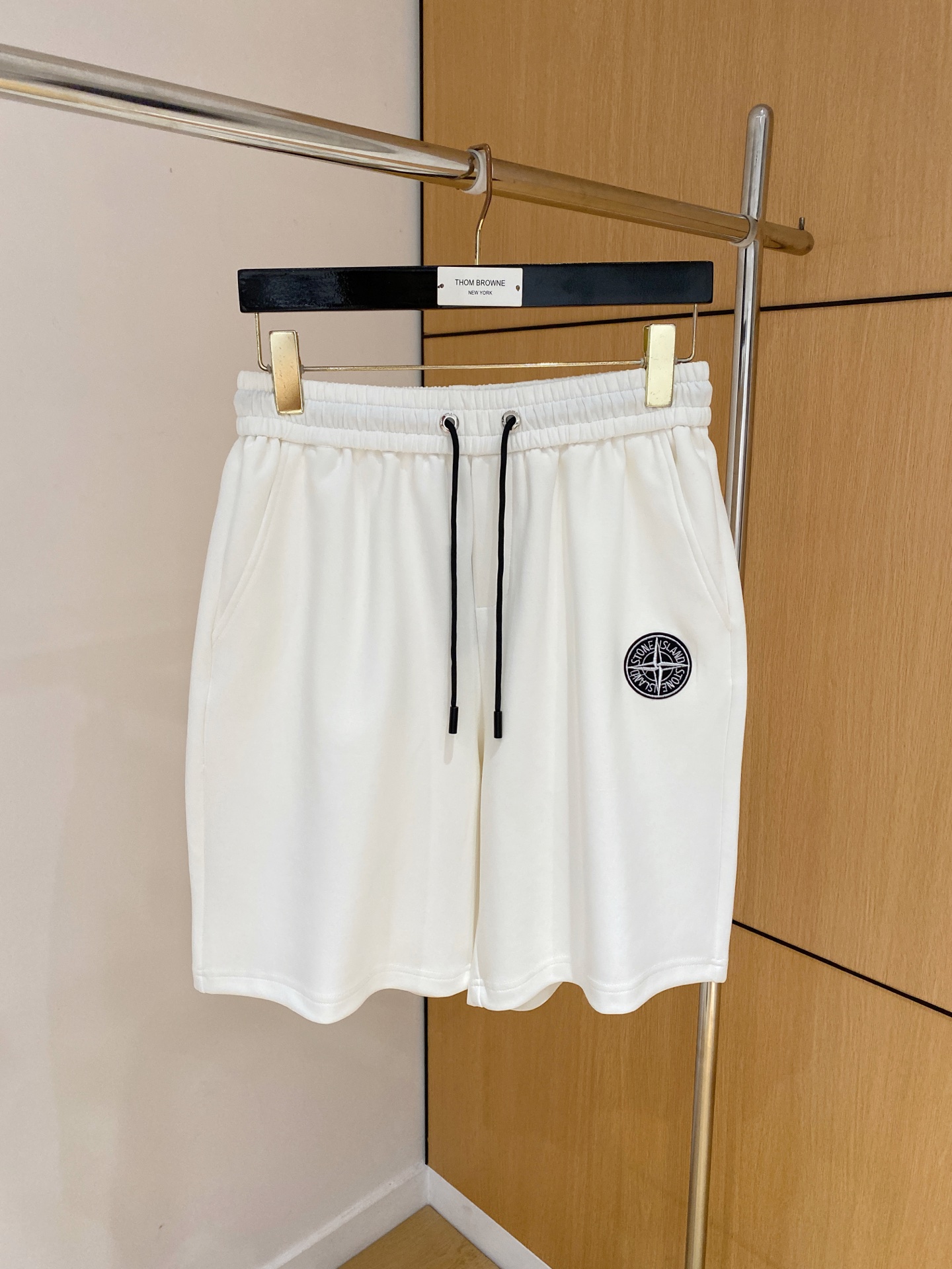 NO:874987,Back 2026 spring and summer new men's casual loose shorts, three-quarter pants, high-end goods, simple, fashionable and generous, customized original imported fabrics, simple and refreshing, high-quality workmanship details, exquisite, simple and generous, versatile style, elegant and handsome upper body, brand new sense of sight!  The appearance is incomparable, the details are in place, and the upper body is not picky!  Size M-3XL 08,,shorts,19860909背面 2026春夏新款男士休闲宽松短裤 五分裤 高端货简洁时尚大方定制原版进口面料简洁利落又清爽品质做工细节精美简约大方百搭款 上身优雅帅气,焕然一新的即视感！品相无敌,细节都很到位,上身不挑人！ 码数M-3XL 08,,shorts,,Men's clothing