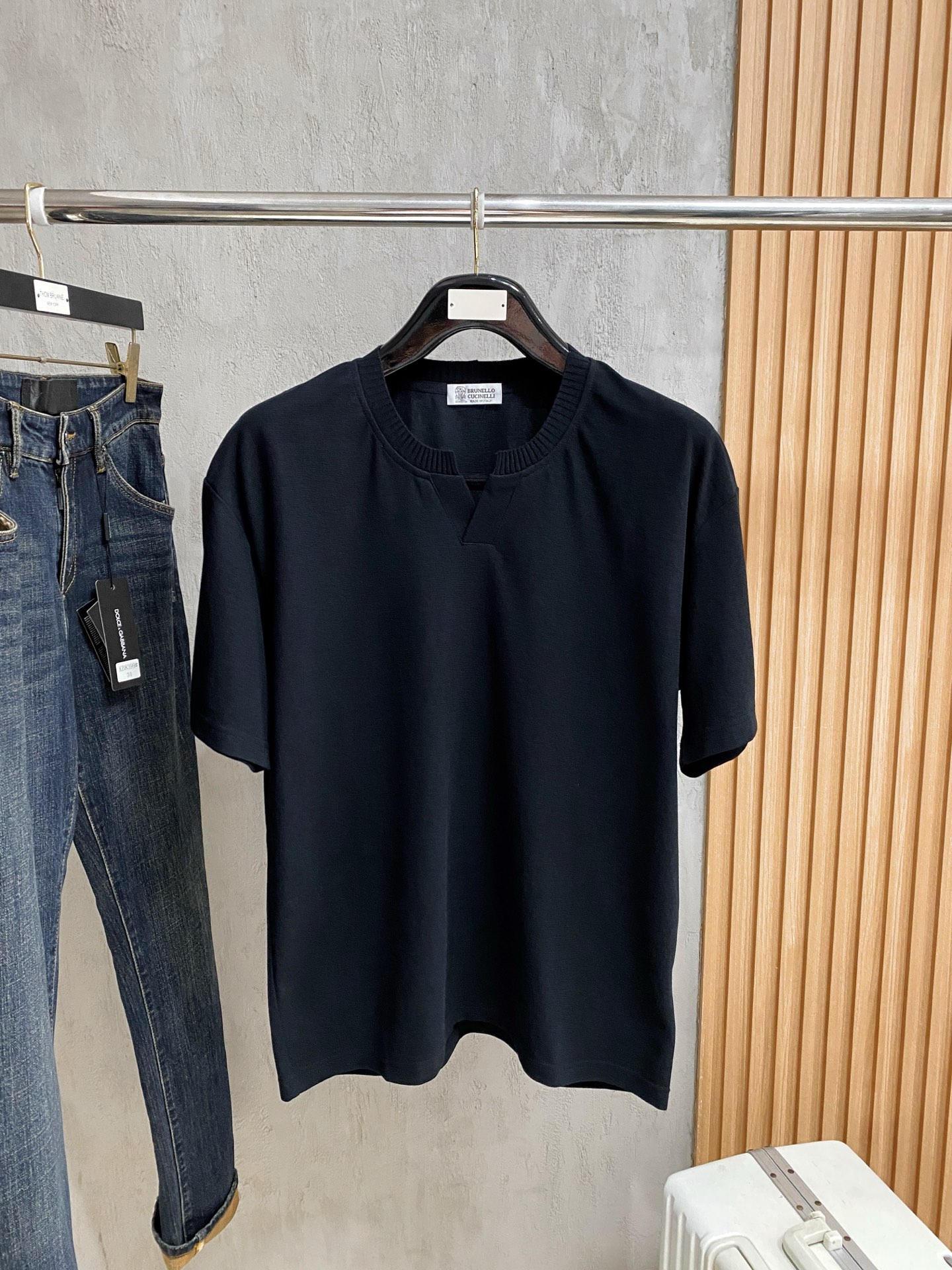 NO:841380,BC 2026 new men's high-end customization, high version, fashionable and versatile, loose version, super soft and delicate, comfortable to wear, high-end boutique. Avant-garde style, charming and comfortable, great for the upper body, men's must-have items, complete with three standards, size M-2Xl,,19860909BC 2026 新款男士高端定制 高版本 时尚百搭爆款宽松版型手感超柔软细腻 穿着亲肤舒适 高端精品.前卫风格魅力舒适, 上身非常赞 男士必备单品 三标齐全 尺码M-2Xl,,,Men's clothing