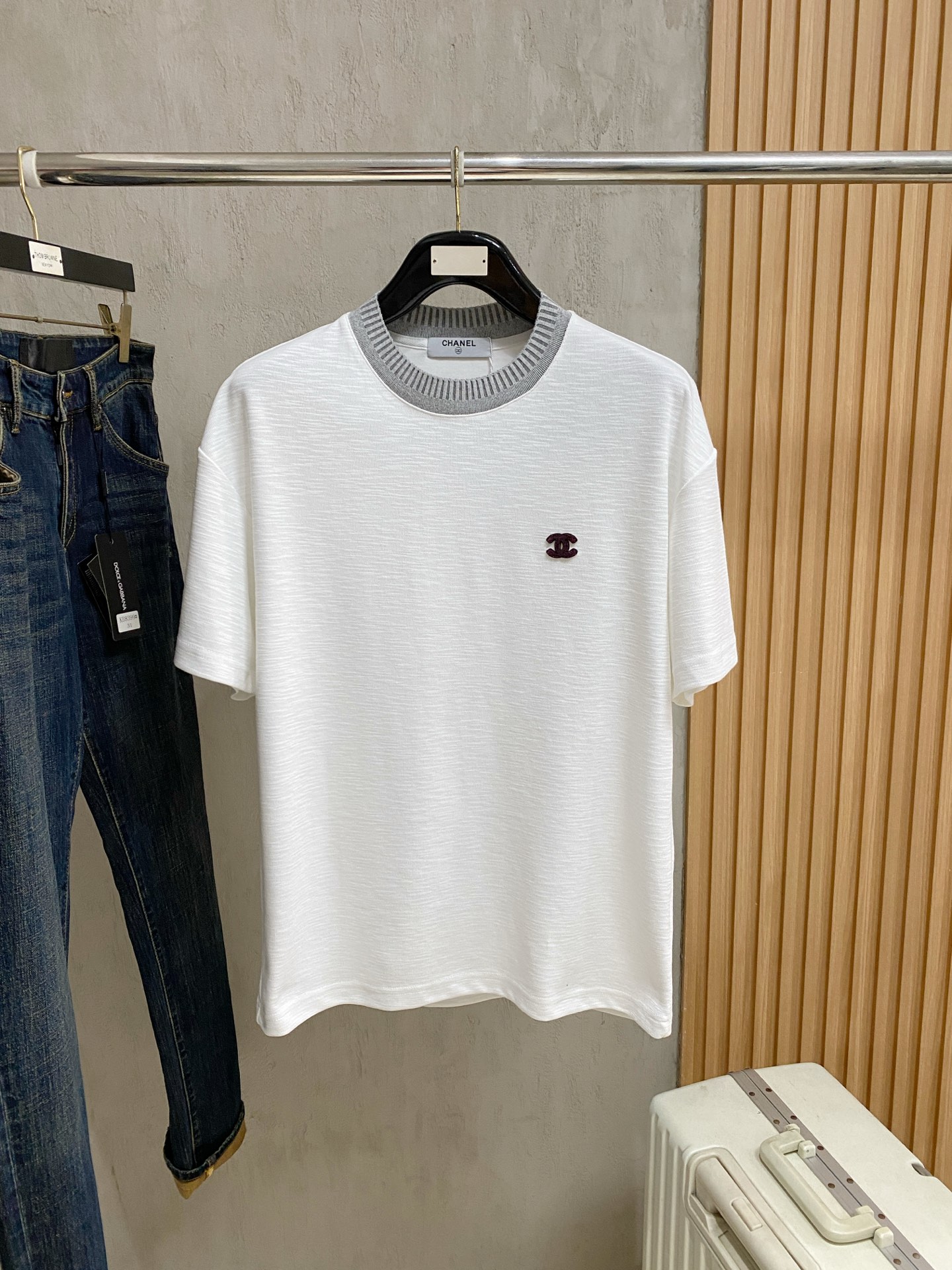 NO:841352,Chanel 2026 new men's casual high-end customization, high version, fashionable and versatile, loose version, super soft and delicate, comfortable to wear, high-end boutique. Avant-garde style, charming and comfortable, great for the upper body, men's must-have items, complete with three standards, size M-2Xl,,chanel,19860909香奈儿 2026 新款男士休闲高端定制 高版本 时尚百搭爆款宽松版型手感超柔软细腻 穿着亲肤舒适 高端精品.前卫风格魅力舒适, 上身非常赞 男士必备单品 三标齐全 尺码M-2Xl,,chanel,,Men's clothing