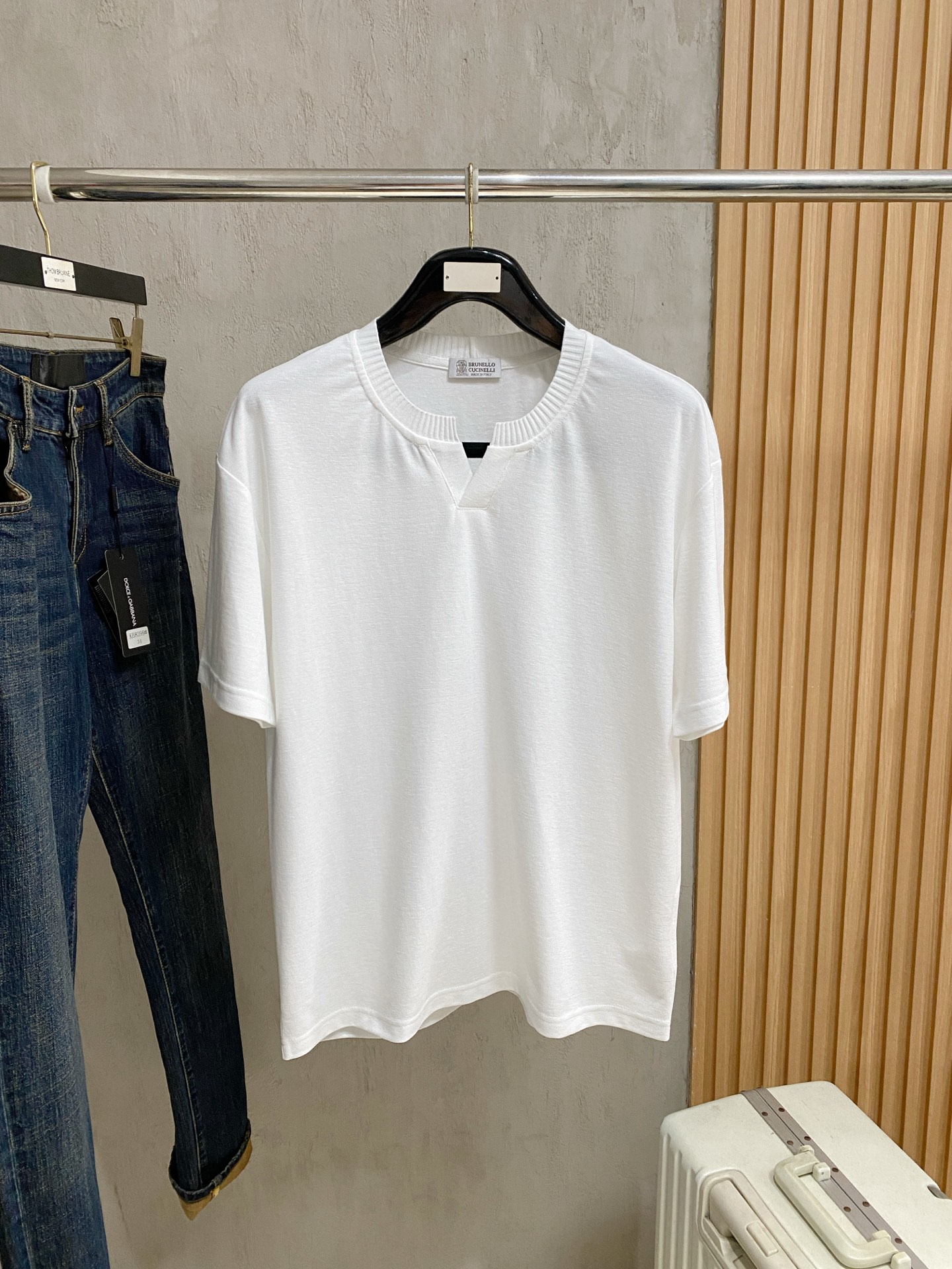 NO:841342,BC 2026 new men's casual high-end customization, high version, fashionable and versatile, loose version, super soft and delicate, skin-friendly and comfortable to wear, high-end boutique. Avant-garde style, charming and comfortable, great for the upper body, men's must-have items, three complete standards, size M-2Xl,,19860909BC 2026 新款男士休闲高端定制 高版本 时尚百搭爆款宽松版型手感超柔软细腻 穿着亲肤舒适 高端精品.前卫风格魅力舒适, 上身非常赞 男士必备单品 三标齐全 尺码M-2Xl,,,Men's clothing