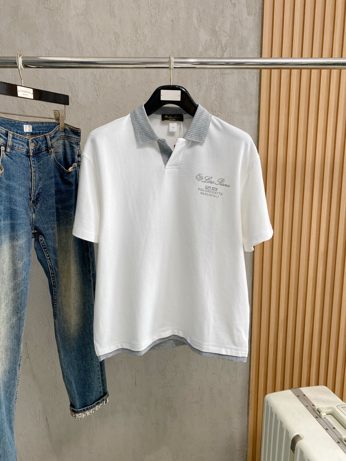 NO:917208,LP highly recommended!  Spring and summer new products are on sale at the counter. Fashionable and high-end men's Polo - Logo on the chest, personalized and fashionable/Imported top high-density mercerized pearls, extremely skin-friendly and comfortable. It feels very delicate, has a good texture, is cool and breathable, and is a very good overall piece. It can be worn alone as an inner layer. Size M-4Xl, loro piana,19860909LP 重磅推荐！春夏新品 专柜在售 时尚高端男装Polo-胸前Logo个性时尚/进口顶极高密度丝光珠地,极为亲肤舒适 摸上去非常的细腻,质感很好,凉爽透气,整体非常不错的一款,内搭单穿都完全没问题 尺码M-4Xl,,loro piana,,Men's clothing