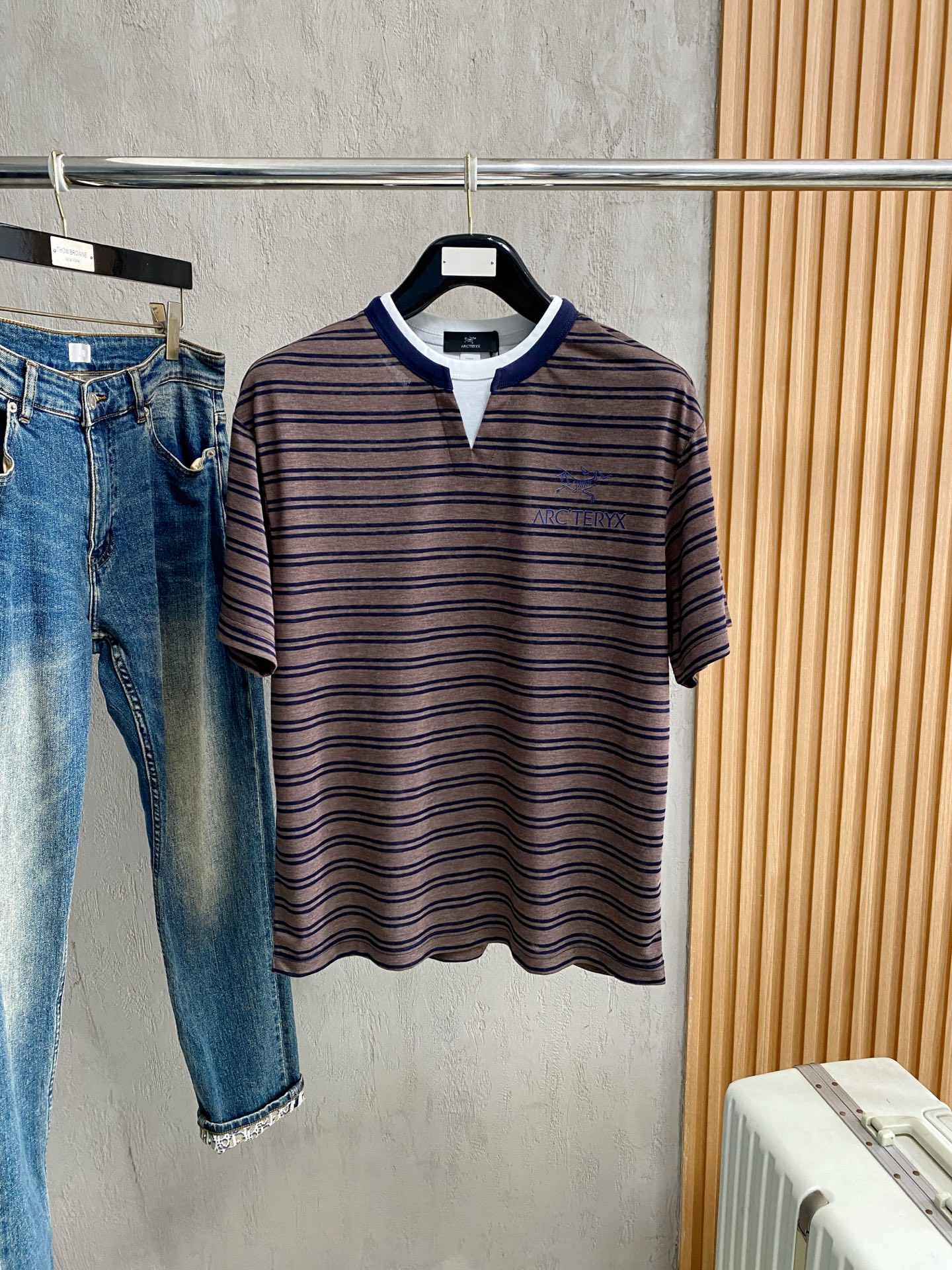 NO:912358,Arc'teryx 2026 new pure cotton men's casual bottoming short-sleeved T-shirt!  High-end customization, high version, fashionable and versatile, loose version, original imported cotton fabric, threaded cuffs, collar and hem, super soft and delicate to the touch, skin-friendly and comfortable to wear, high-end boutique. Avant-garde style, charming and comfortable, great upper body, essential items for men, complete with three standards, sizes M-4XL, arc'teryx, T-shirt, tees, t-shirt,19860909始祖鸟 2026 新款纯棉男士休闲打底短袖T恤！高端定制 高版本 时尚百搭爆款宽松版型原版进口纯棉面料 螺纹袖口.领口衣摆 手感超柔软细腻 穿着亲肤舒适 高端精品.前卫风格魅力舒适, 上身非常赞 男士必备单品 三标齐全 尺码M-4XL,arc'teryx,T-shirt,tees，t-shirt,,Men's clothing
