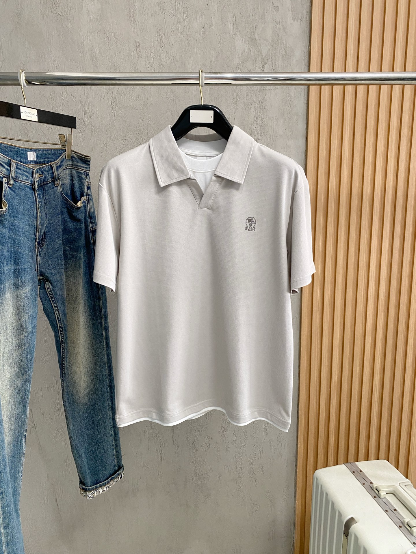 NO:917202,BC highly recommended!  Spring and summer new products are on sale at the counter. Fashionable high-end men's Polo - Logo on the chest, personalized and fashionable/Imported high-density mercerized pearls, extremely skin-friendly and comfortable. It feels very delicate, has a good texture, is cool and breathable, and is a very good overall piece. It can be worn alone as an inner layer. Size M-4Xl,,19860909BC 重磅推荐！春夏新品 专柜在售 时尚高端男装Polo-胸前Logo个性时尚/进口顶极高密度丝光珠地,极为亲肤舒适 摸上去非常的细腻,质感很好,凉爽透气,整体非常不错的一款,内搭单穿都完全没问题 尺码M-4Xl,,,Men's clothing