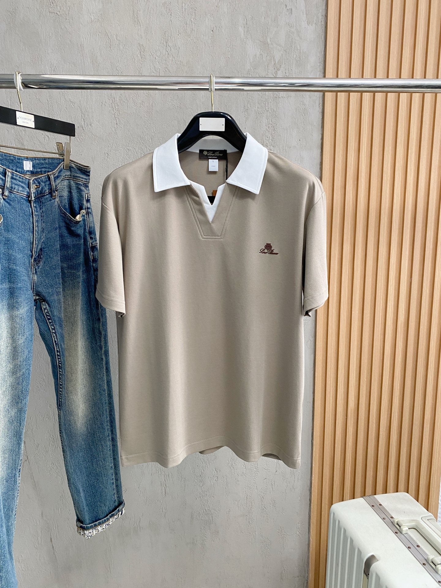 NO:917196,LP highly recommended!  Spring and summer new products are on sale at the counter. Fashionable and high-end men's Polo - Logo on the chest, personalized and fashionable/Imported top high-density mercerized pearls, extremely skin-friendly and comfortable. It feels very delicate, has a good texture, is cool and breathable, and is a very good overall style. It can be worn alone without any problem. Size M-4Xl, loro piana,19860909LP 重磅推荐！春夏新品 专柜在售 时尚高端男装Polo-胸前Logo个性时尚/进口顶极高密度丝光珠地,极为亲肤舒适 摸上去非常的细腻,质感很好,凉爽透气,整体非常不错的一款,内搭单穿都完全没问题 尺码M-4Xl,,loro piana,,Men's clothing