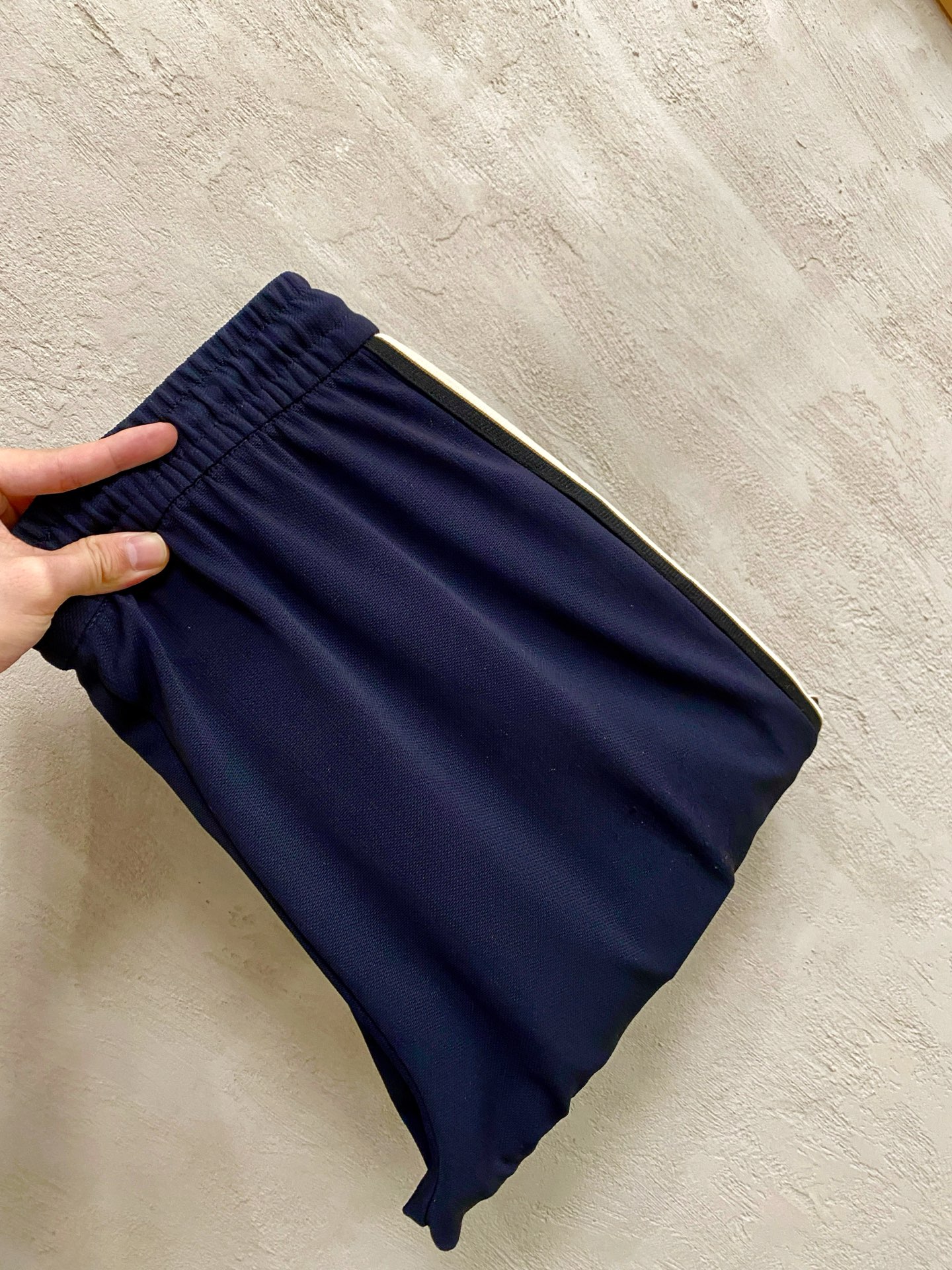 NO:917256,LV casual pants 2026SS new summer style, special fabric for advanced custom pants, customized original hardware, heavy craftsmanship, fine turning and routing, customized fabric, soft and comfortable, significant texture, exquisite accessories, great upper body effect, complete three standards, standard size M-4XL, Louis Vuitton,19860909LV 休闲裤2026SS夏季新款 高级定制裤子专用面料 定制原版五金 重工工艺打造 车工走线精细 定制面料 柔软舒适 质感显著 辅料精美 上身效果超赞 三标齐全 标准尺码M-4XL,,louis vuitton,,Men's clothing