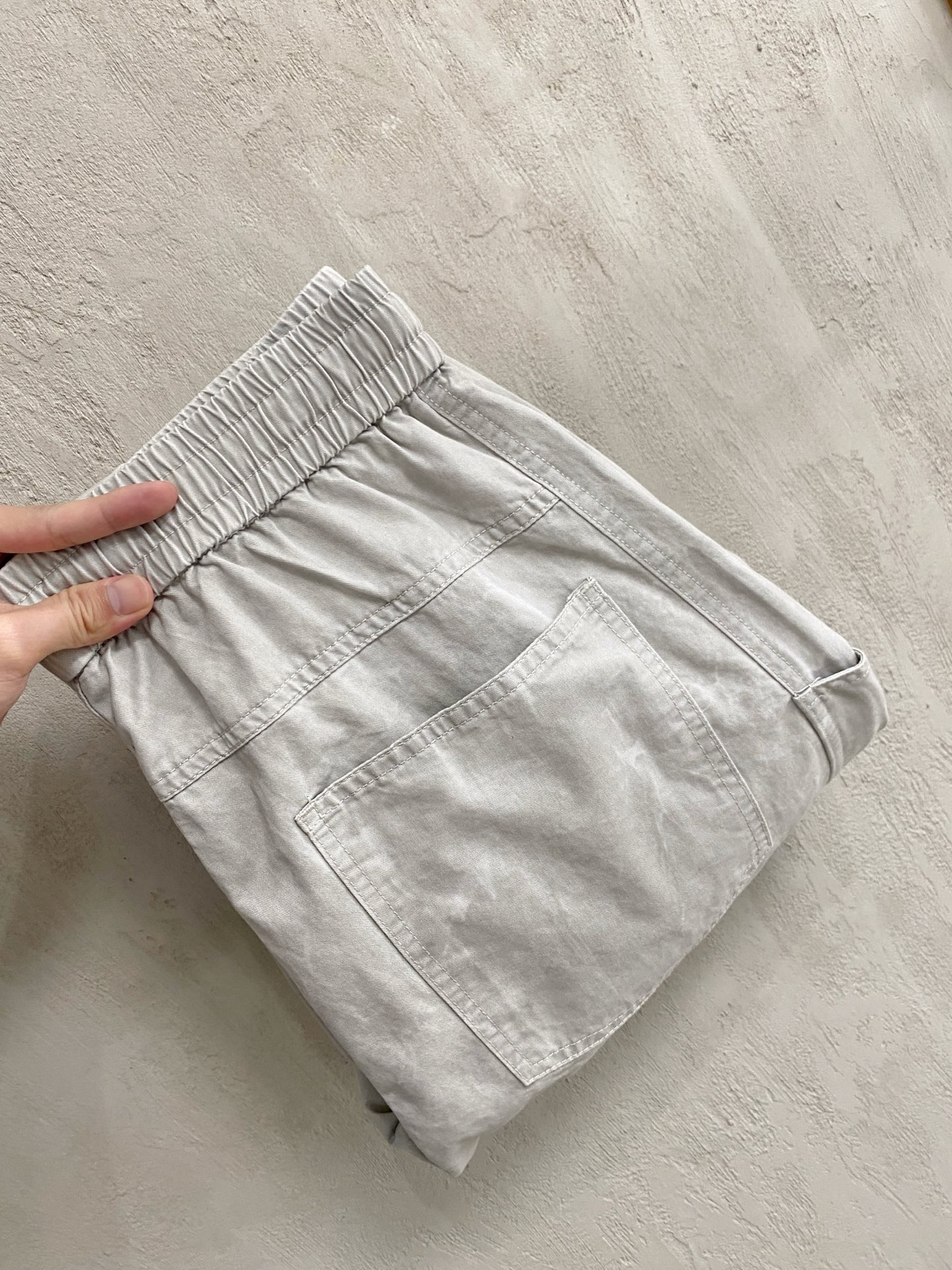 NO:917253,Mengkou's 2026 spring and summer new cupro modal air layer casual pants and sweatpants. The iconic brand logo is embroidered on the pants. Customized brand-engraved hardware accessories are provided to highlight the brand style. The imported fabrics are carefully made, soft, comfortable and breathable, fashionable and casual items, versatile and good-looking. Sizes: 28-36 no 35,, Moncler,19860909蒙口2026春夏新款铜氨丝莫代尔空气层休闲裤卫裤,裤身上刺绣标志性品牌标识,客供定制品牌刻印五金配件,彰显品牌格调,进口面料精心打造,柔软舒适透气,时尚休闲单品,百搭好看. 尺码:28-36无35,,Moncler,,Men's clothing