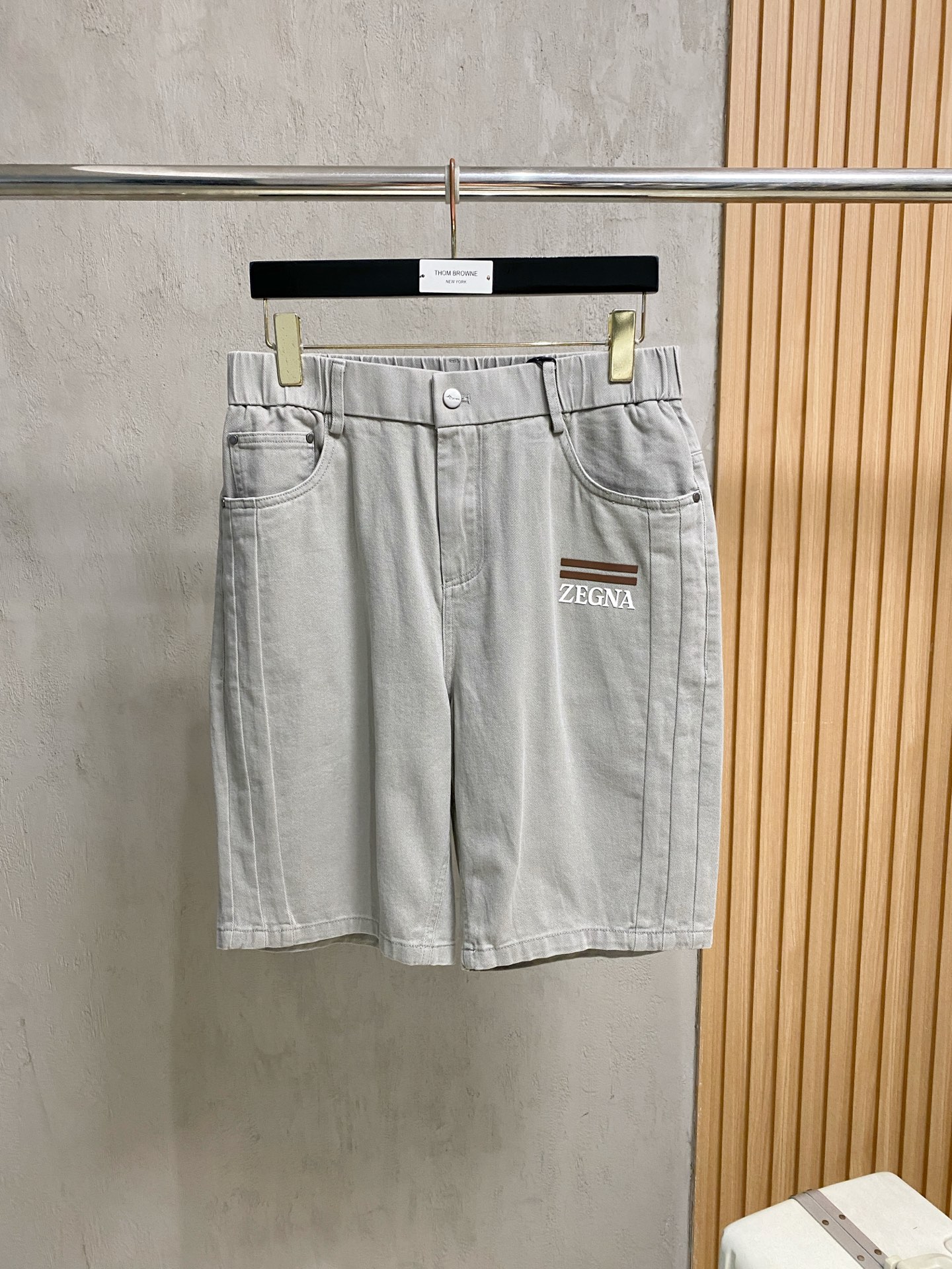 NO:917212,Ermenegildo Zegna's 2025 new summer men's casual shorts, advanced custom-made fabrics, extremely breathable, elastic and comfortable, with impeccable details, top-grade accessories, original logo design concept, delicate and soft feel!  The upper body fit is awesome!  Size 28-36 No 35,,zegna,shorts,19860909杰尼亚 2025夏季新款男士休闲短裤,高级定制面料 透气弹力舒适度极高,细节无可挑剔,顶级辅料配备,原版logo设计理念,手感细腻柔软！上身版型超赞！尺码28-36 无35,,zegna,shorts,,Men's clothing