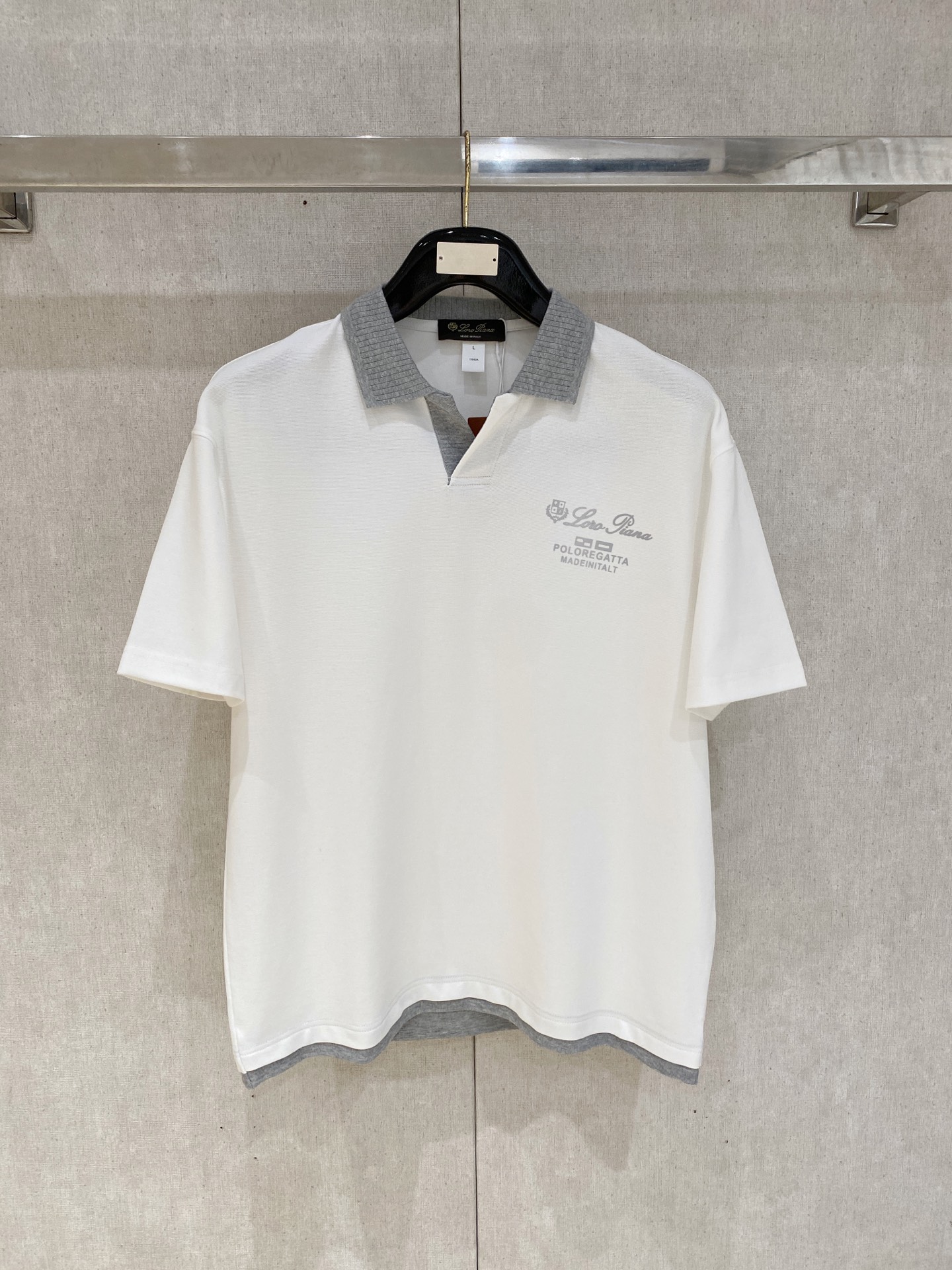 NO:872120,LP highly recommended!  Spring and summer new products are on sale at the counter. Fashionable high-end men's Polo - Logo on the chest, personalized and fashionable/Imported top high-density mercerized pearls, extremely skin-friendly and comfortable. It feels very delicate, has a good texture, is cool and breathable, and is a very good overall piece. It can be worn alone without any problem. Size M-4X L,, loro piana,19860909LP 重磅推荐！春夏新品 专柜在售 时尚高端男装Polo-胸前Logo个性时尚/进口顶极高密度丝光珠地,极为亲肤舒适 摸上去非常的细腻,质感很好,凉爽透气,整体非常不错的一款,内搭单穿都完全没问题 尺码 M-4X L,,loro piana,,Men's clothing