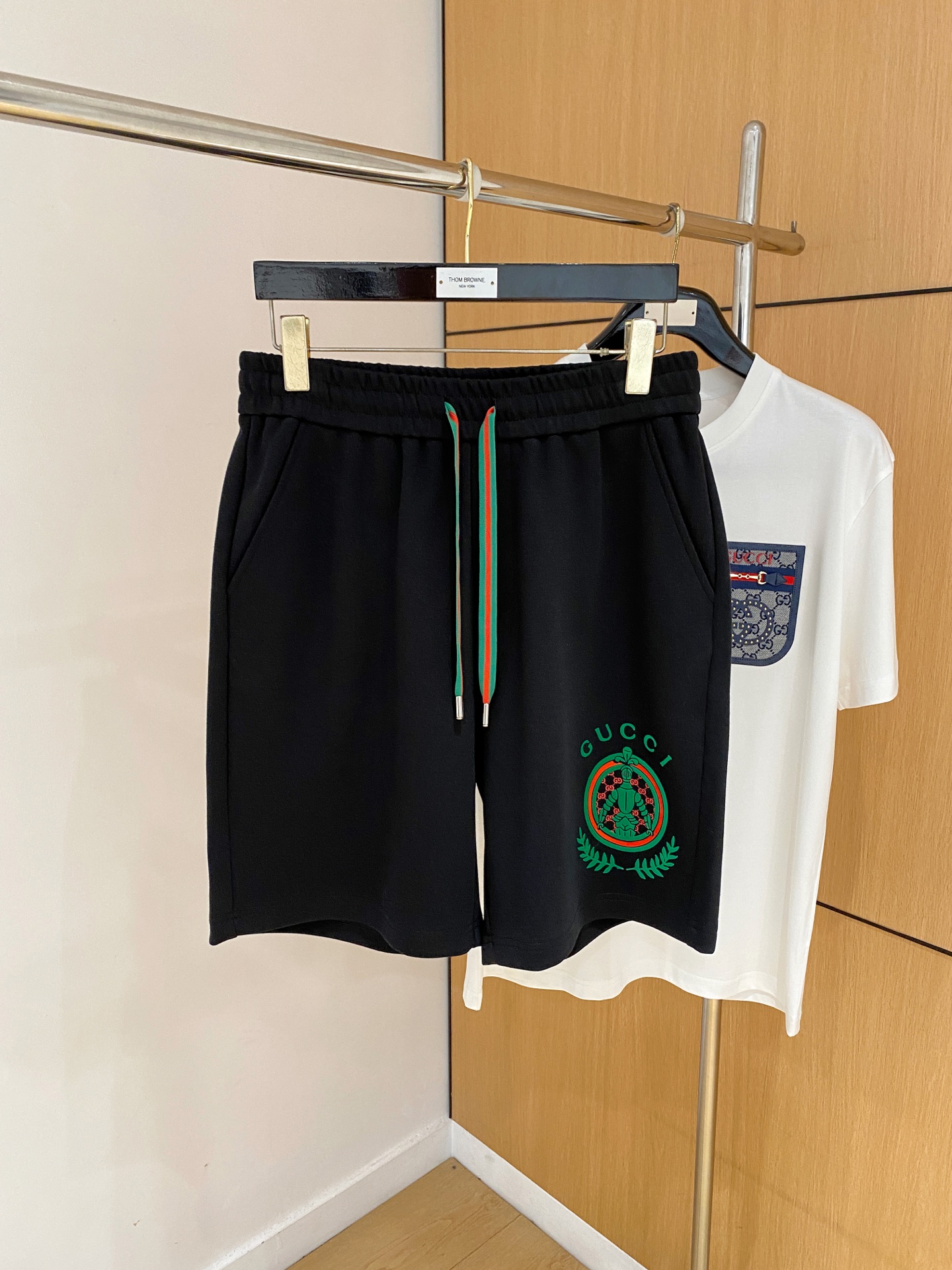 NO:918444,Gucci 2026 spring and summer new casual shorts!  On sale simultaneously on the official website. Customized brand classic LOGO, customized fabrics, excellent comfort, strong touch. Highly recognizable, perfect appearance and craftsmanship. Sizes M-3XL,, gucci, shorts,19860909古驰2026春夏新款休闲短裤！官网同步发售.定制品牌经典LOGO,定制面料,舒适度极好,手触感强烈.辨识度极高,完美品相工艺. 尺码M-3XL,,gucci,shorts,,Men's clothing