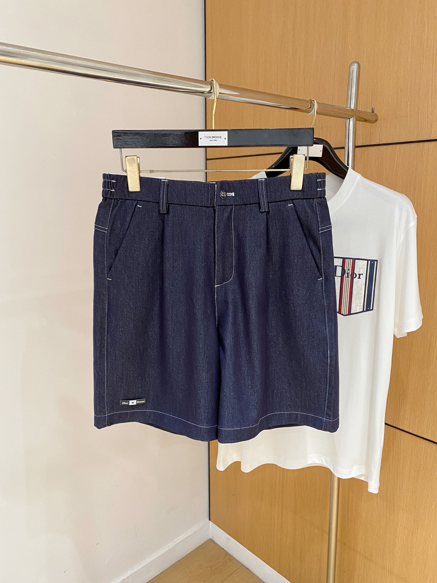 NO:936267,Dior 2026 spring and summer new casual shorts!  On sale simultaneously on the official website. Customized brand classic LOGO, customized fabrics, excellent comfort, strong touch. Highly recognizable, perfect appearance and craftsmanship. Sizes M-4XL, dior, shorts,19860909迪奥2026春夏新款休闲短裤！官网同步发售.定制品牌经典LOGO,定制面料,舒适度极好,手触感强烈.辨识度极高,完美品相工艺. 尺码M-4XL,,dior,shorts,,Men's clothing