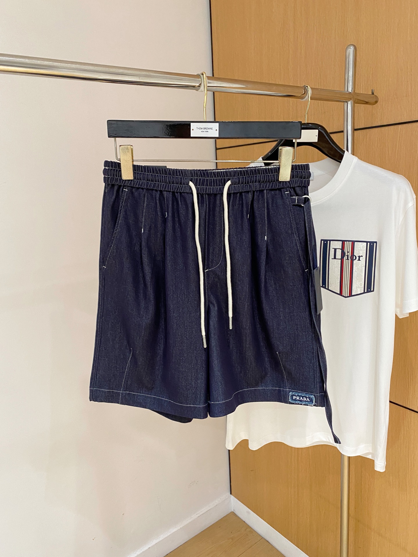 NO:936270,Prada 2026 spring and summer new casual shorts!  On sale simultaneously on the official website. Customized brand classic LOGO, customized fabrics, excellent comfort, strong touch. Highly recognizable, perfect appearance and craftsmanship. Sizes M-4XL, prada, shorts,19860909普拉达2026春夏新款休闲短裤！官网同步发售.定制品牌经典LOGO,定制面料,舒适度极好,手触感强烈.辨识度极高,完美品相工艺. 尺码M-4XL,,prada,shorts,,Men's clothing