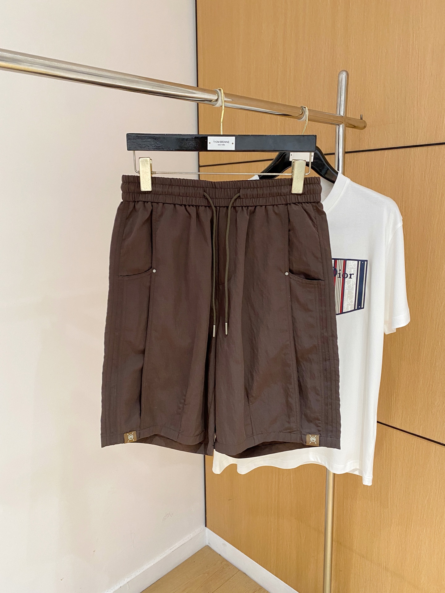NO:936287,Margiela's new spring and summer 2026 casual shorts!  On sale simultaneously on the official website. Customized brand classic LOGO, customized fabrics, excellent comfort, strong touch. Highly recognizable, perfect appearance and craftsmanship. Sizes M-4XL, masion margiela, shorts,19860909马吉拉2026春夏新款休闲短裤！官网同步发售.定制品牌经典LOGO,定制面料,舒适度极好,手触感强烈.辨识度极高,完美品相工艺. 尺码M-4XL,,masion margiela,shorts,,Men's clothing
