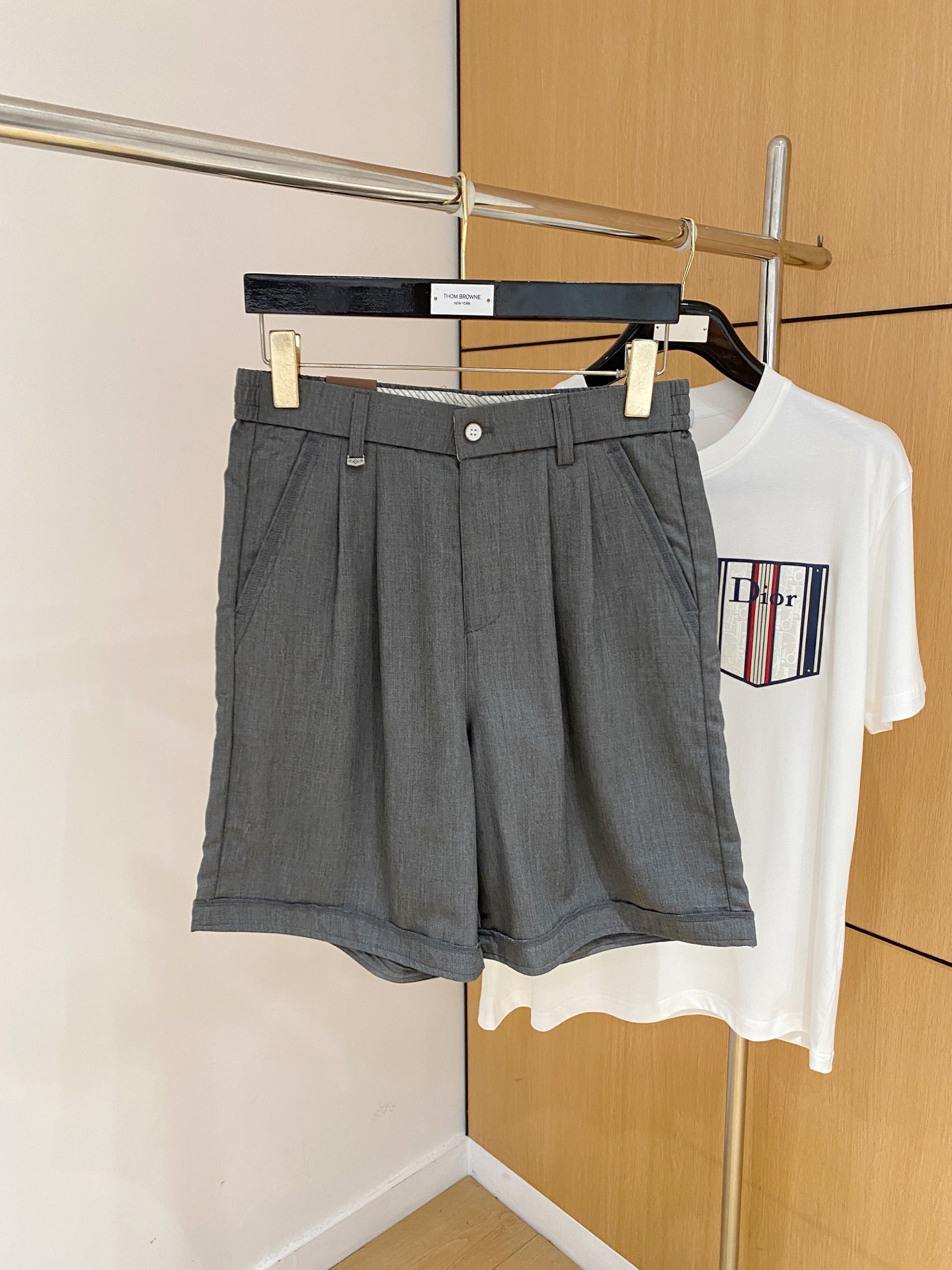 NO:936289,LV2026 new spring and summer casual shorts!  On sale simultaneously on the official website. Customized brand classic LOGO, customized fabrics, excellent comfort, strong touch. Highly identifiable, perfect appearance and craftsmanship. Sizes M-4XL, Louis Vuitton, shorts,19860909LV2026春夏新款休闲短裤！官网同步发售.定制品牌经典LOGO,定制面料,舒适度极好,手触感强烈.辨识度极高,完美品相工艺. 尺码M-4XL,,louis vuitton,shorts,,Men's clothing