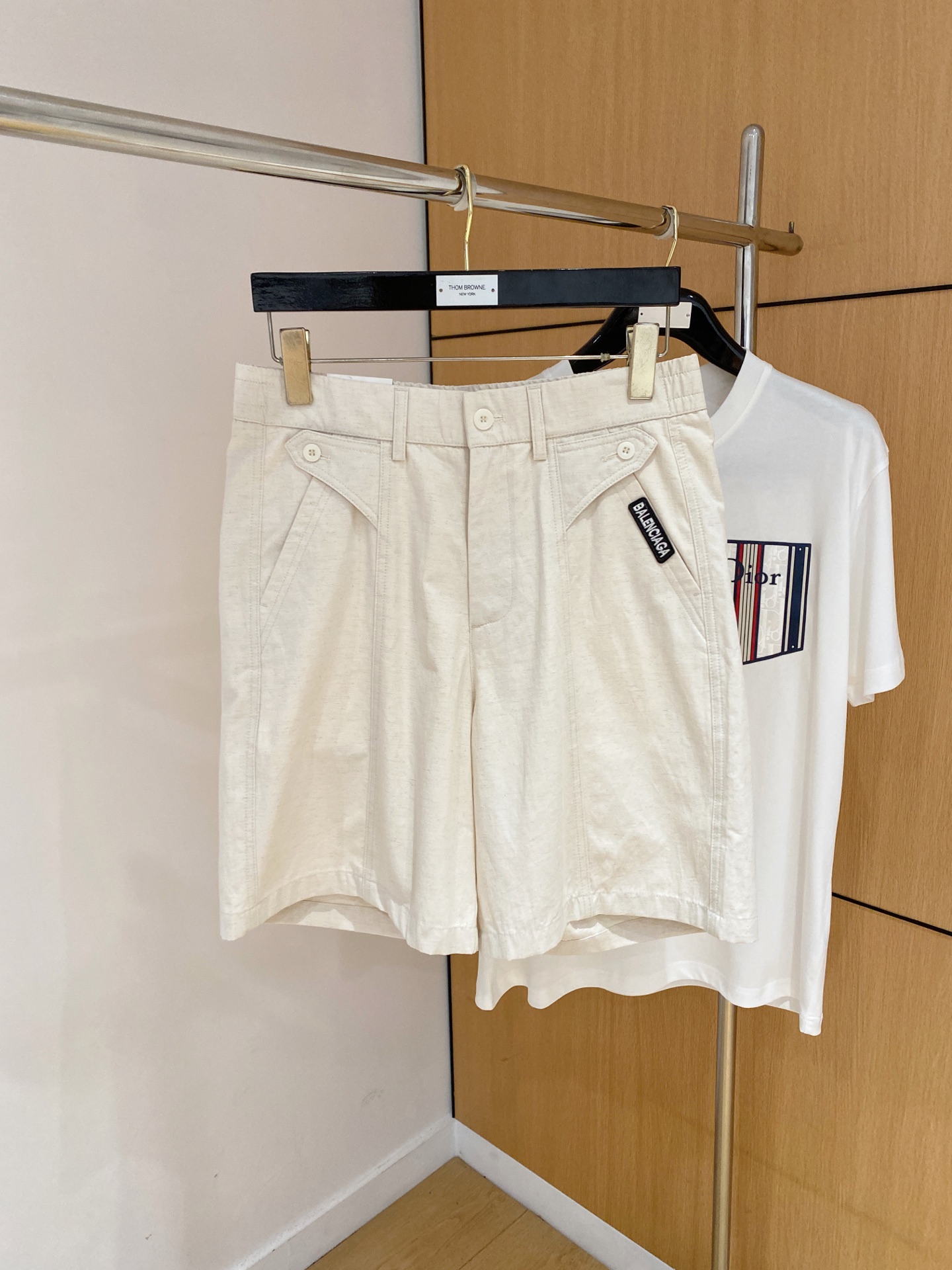 NO:936283,Balenciaga 2026 spring and summer new casual shorts!  On sale simultaneously on the official website. Customized brand classic LOGO, customized fabrics, excellent comfort, strong touch. Highly recognizable, perfect appearance and craftsmanship. Sizes M-4XL, balenciaga, shorts,19860909巴黎世家2026春夏新款休闲短裤！官网同步发售.定制品牌经典LOGO,定制面料,舒适度极好,手触感强烈.辨识度极高,完美品相工艺. 尺码M-4XL,,balenciaga,shorts,,Men's clothing