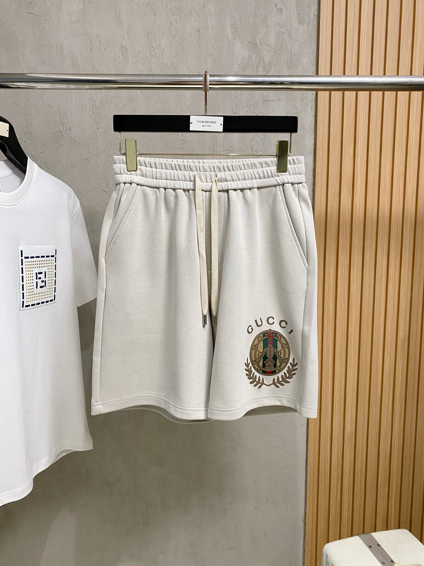 NO:958764,Gucci 2026 spring and summer new casual shorts!  On sale simultaneously on the official website. Customized brand classic LOGO, customized fabrics, excellent comfort, strong touch. Highly identifiable, perfect appearance and craftsmanship. Sizes M-3XL,, gucci, shorts,19860909古驰2026春夏新款休闲短裤！官网同步发售.定制品牌经典LOGO,定制面料,舒适度极好,手触感强烈.辨识度极高,完美品相工艺. 尺码M-3XL,,gucci,shorts,,Men's clothing