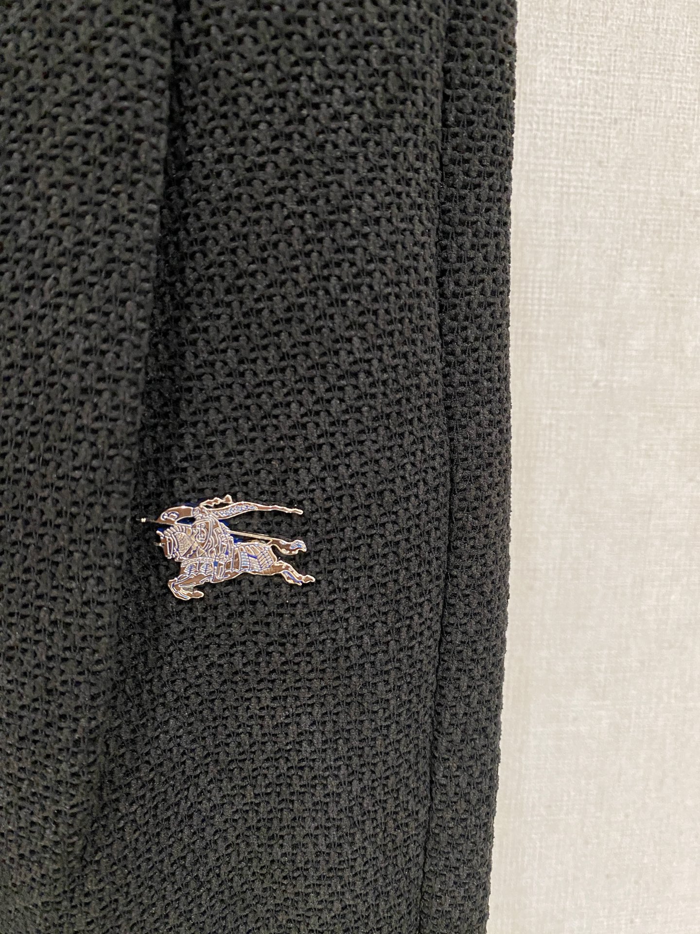2026秋冬Burberry巴宝莉战马钢标肌理直筒裤 男士休闲长裤 ✅立体蜂窝肌理面料，厚实垂顺，秋冬保暖舒适 ✅松紧腰