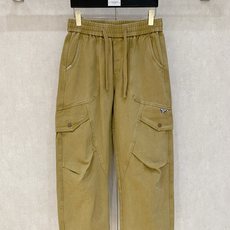 2026秋冬普拉达男士水洗工装裤 宽松弯刀直筒休闲长裤 ✅重磅水洗工装面料,厚实耐磨,做旧复古质感 ✅抽绳松紧腰,适配多 2026秋冬普拉达男士水洗工装裤 宽松弯刀直筒休闲长裤 ✅重磅水洗工装面料,厚实耐磨,做旧复古质感 ✅抽绳松紧腰,适配多