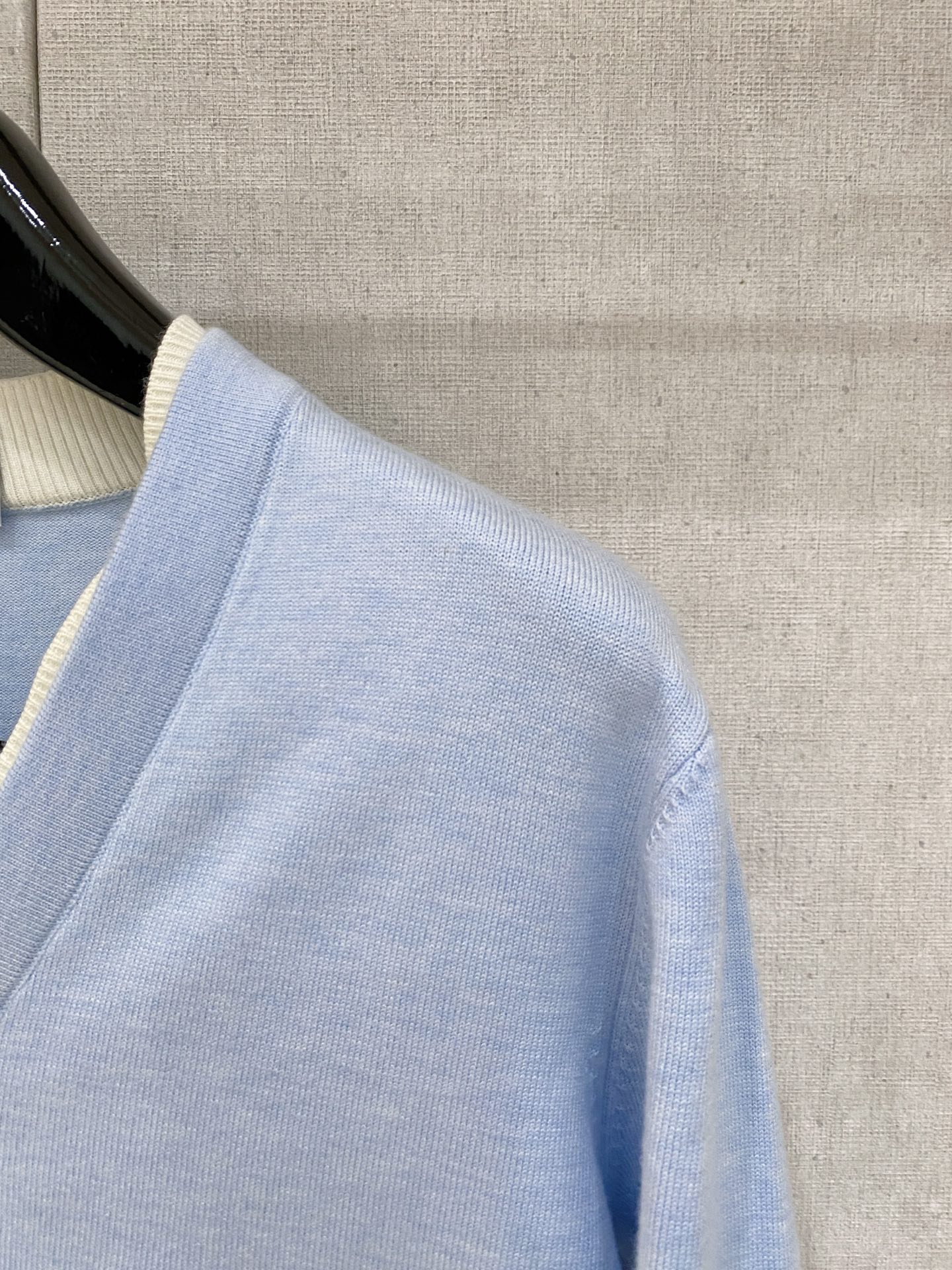 2026秋冬TB小狗V领针织开衫 男女同款假两件毛衣外套 ✅软糯亲肤针织面料，保暖透气，不易起球 ✅V领假两件撞色包边，