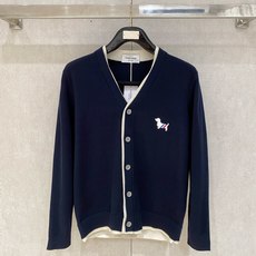 2026秋冬TB小狗V领针织开衫 男女同款假两件毛衣外套 ✅软糯亲肤针织面料,保暖透气,不易起球 ✅V领假两件撞色包边, 2026秋冬TB小狗V领针织开衫 男女同款假两件毛衣外套 ✅软糯亲肤针织面料,保暖透气,不易起球 ✅V领假两件撞色包边,