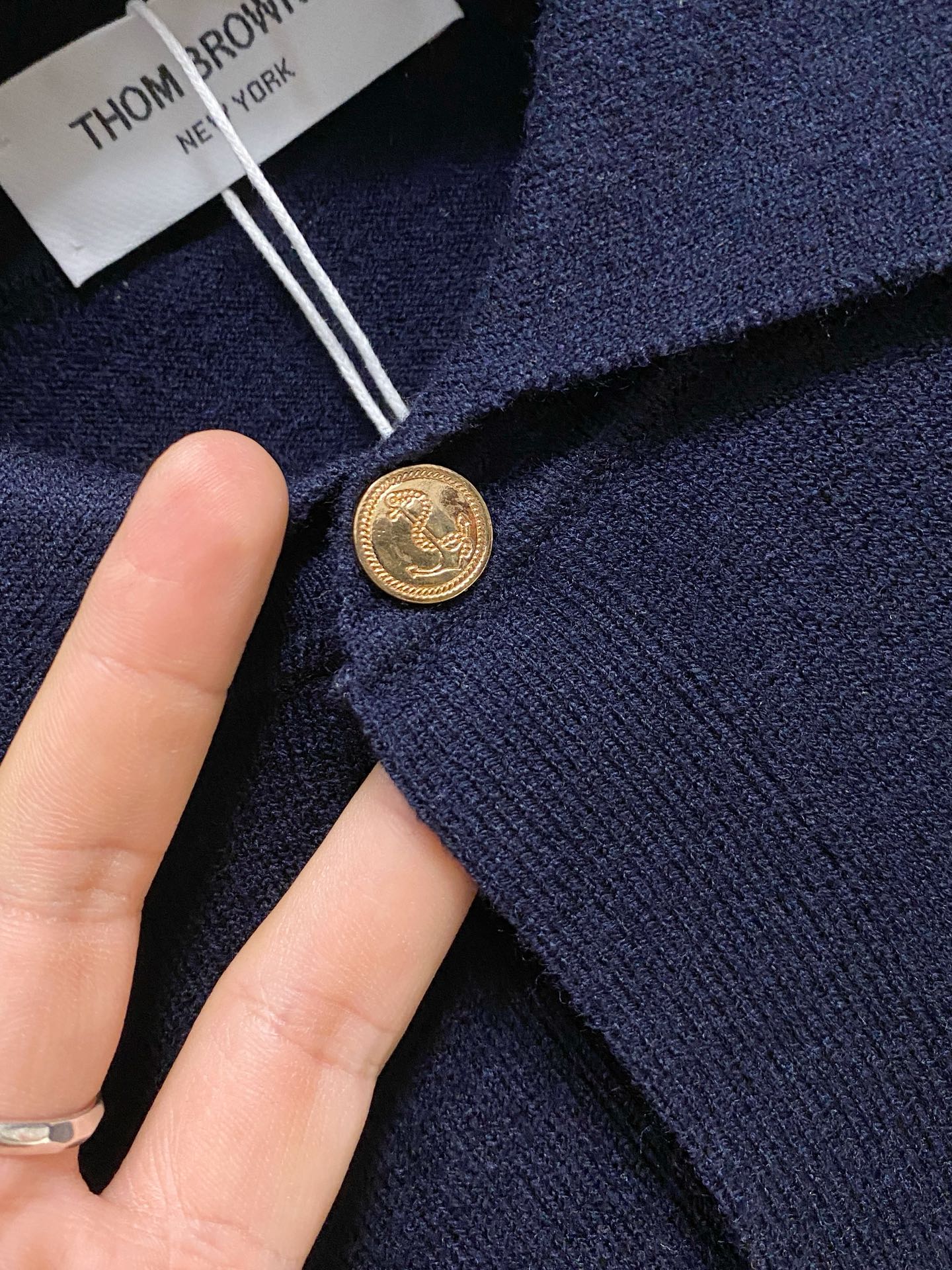 2026秋冬TB翻领三色织带针织开衫 男士Polo领针织外套 ✅高密软糯针织面料，透气保暖，不易起球 ✅经典Polo翻领