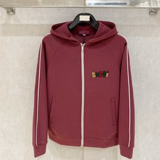2026秋冬Gucci古驰彩色拉链开衫连帽卫衣 男女同款 ✅重磅棉质面料,厚实亲肤,不易变形 ✅胸口彩色立体绣标识,做工 2026秋冬Gucci古驰彩色拉链开衫连帽卫衣 男女同款 ✅重磅棉质面料,厚实亲肤,不易变形 ✅胸口彩色立体绣标识,做工