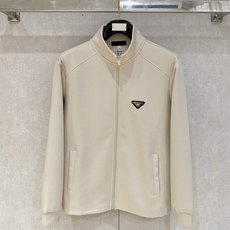 2026秋冬Prada普拉达三角标立领开衫卫衣 男士轻奢拉链外套 ✅高弹针织面料,柔软亲肤,垂感挺括 ✅左胸经典三角金属 2026秋冬Prada普拉达三角标立领开衫卫衣 男士轻奢拉链外套 ✅高弹针织面料,柔软亲肤,垂感挺括 ✅左胸经典三角金属