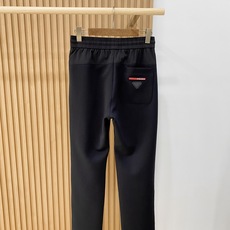 新品 P普拉达【新品】秋冬26ss休闲裤金典再次出现,原单订制高品质时尚休闲裤。超级百搭款。独家定制面料,挺阔有型,贴身 新品 P普拉达【新品】秋冬26ss休闲裤金典再次出现,原单订制高品质时尚休闲裤。超级百搭款。独家定制面料,挺阔有型,贴身