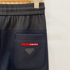 新品 P普拉达【新品】秋冬26ss休闲裤金典再次出现,原单订制高品质时尚休闲裤。超级百搭款。独家定制面料,挺阔有型,贴身 新品 P普拉达【新品】秋冬26ss休闲裤金典再次出现,原单订制高品质时尚休闲裤。超级百搭款。独家定制面料,挺阔有型,贴身