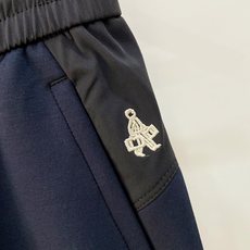 新品 P普拉达【新品】秋冬26ss休闲裤金典再次出现,原单订制高品质时尚休闲裤。超级百搭款。独家定制面料,挺阔有型,贴身 新品 P普拉达【新品】秋冬26ss休闲裤金典再次出现,原单订制高品质时尚休闲裤。超级百搭款。独家定制面料,挺阔有型,贴身