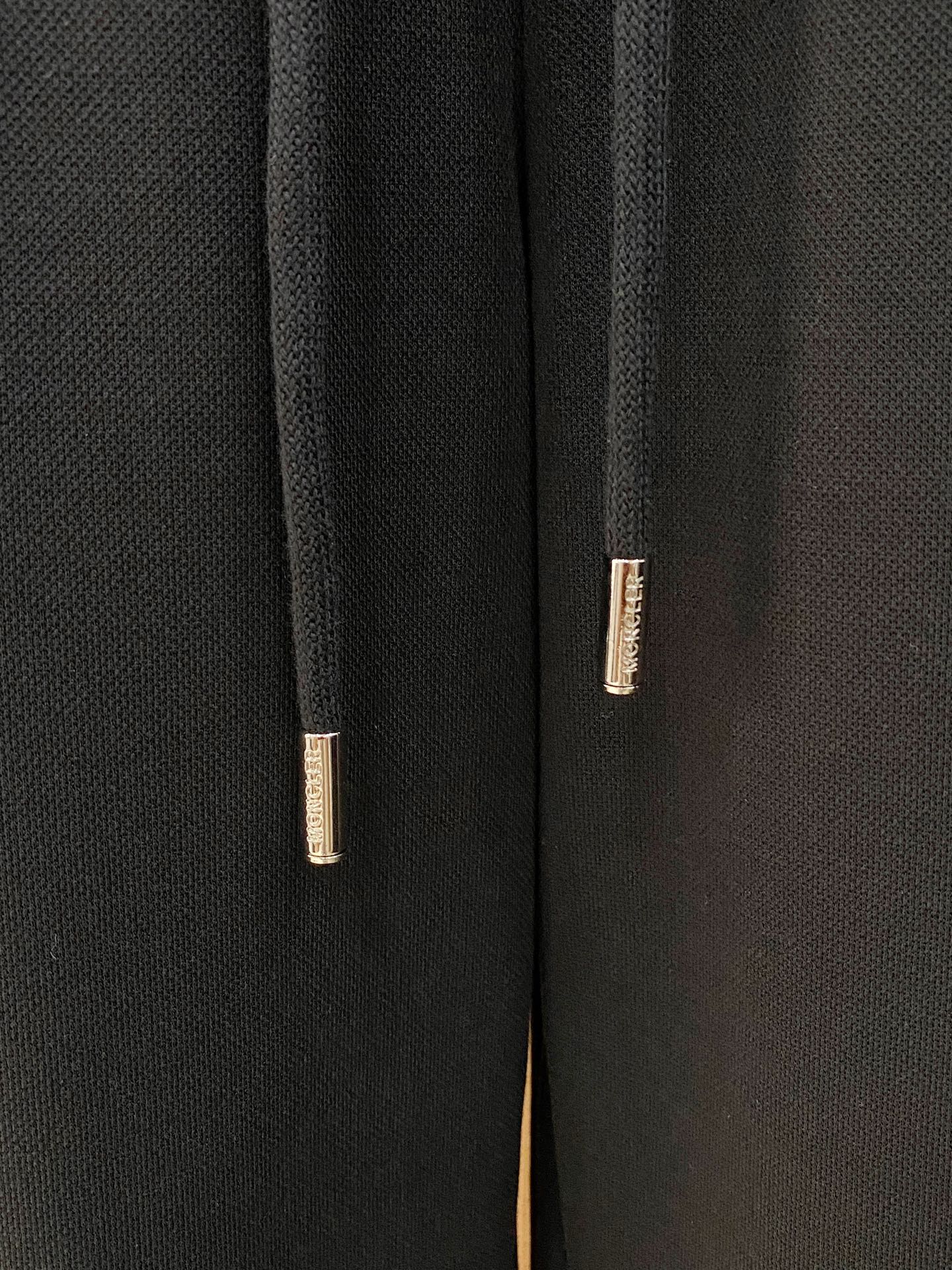 新品 P蒙口【新品】秋冬26ss休闲裤金典再次出现，原单订制高品质时尚休闲裤。超级百搭款。独家定制面料，挺阔有型，贴身舒