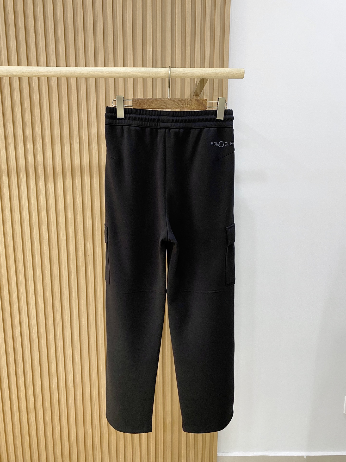 新品 P蒙口【新品】秋冬26ss休闲裤金典再次出现，原单订制高品质时尚休闲裤。超级百搭款。独家定制面料，挺阔有型，贴身舒