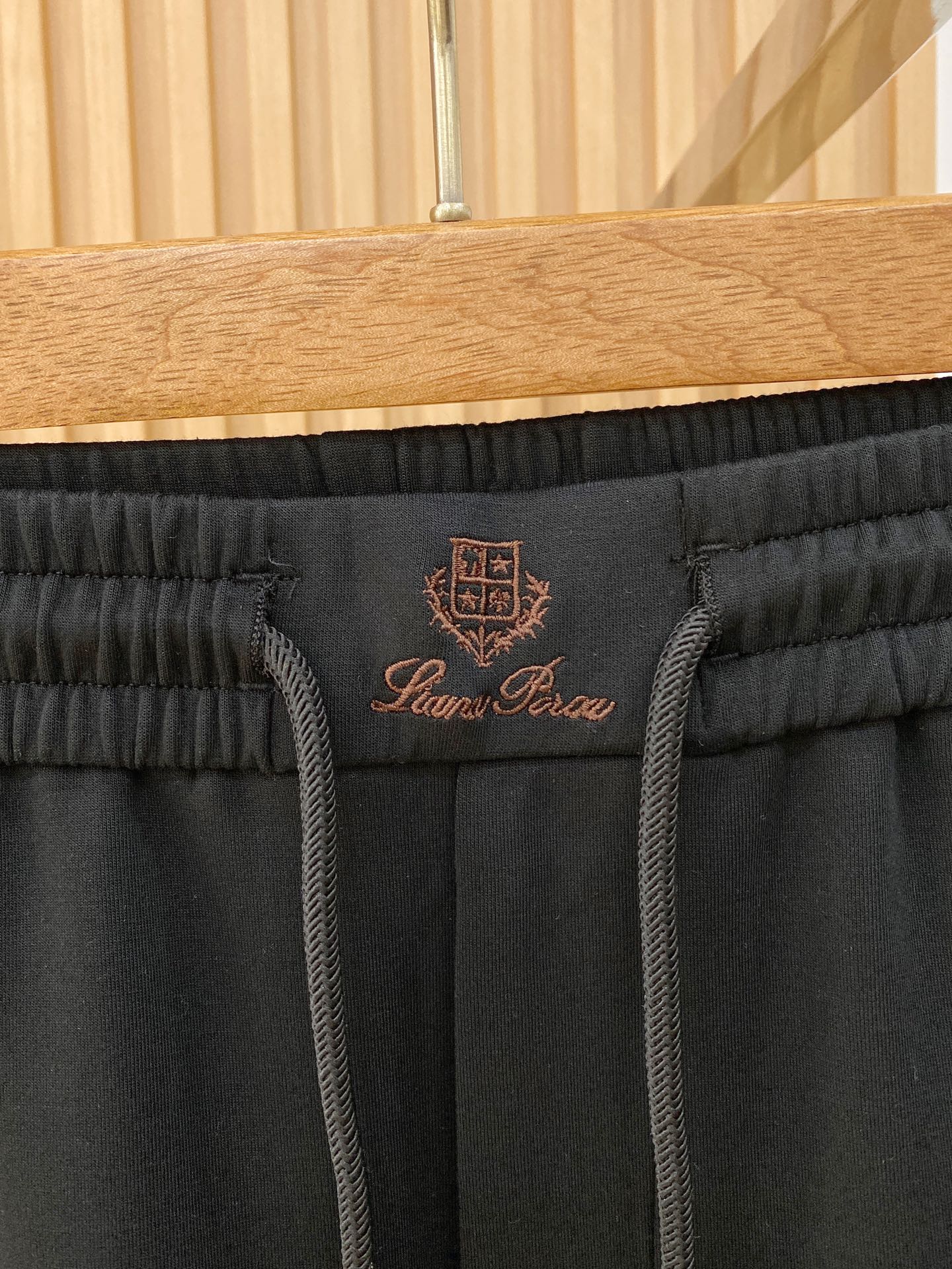 新品 PLoro Piana【新品】秋冬26ss休闲裤金典再次出现,原单订制高品质时尚休闲裤。超级百搭款。独家定制面料, 新品 PLoro Piana【新品】秋冬26ss休闲裤金典再次出现,原单订制高品质时尚休闲裤。超级百搭款。独家定制面料,