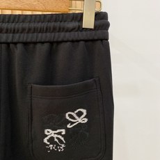 新品 P罗意威【新品】秋冬26ss休闲裤金典再次出现,原单订制高品质时尚休闲裤。超级百搭款。独家定制面料,挺阔有型,贴身 新品 P罗意威【新品】秋冬26ss休闲裤金典再次出现,原单订制高品质时尚休闲裤。超级百搭款。独家定制面料,挺阔有型,贴身