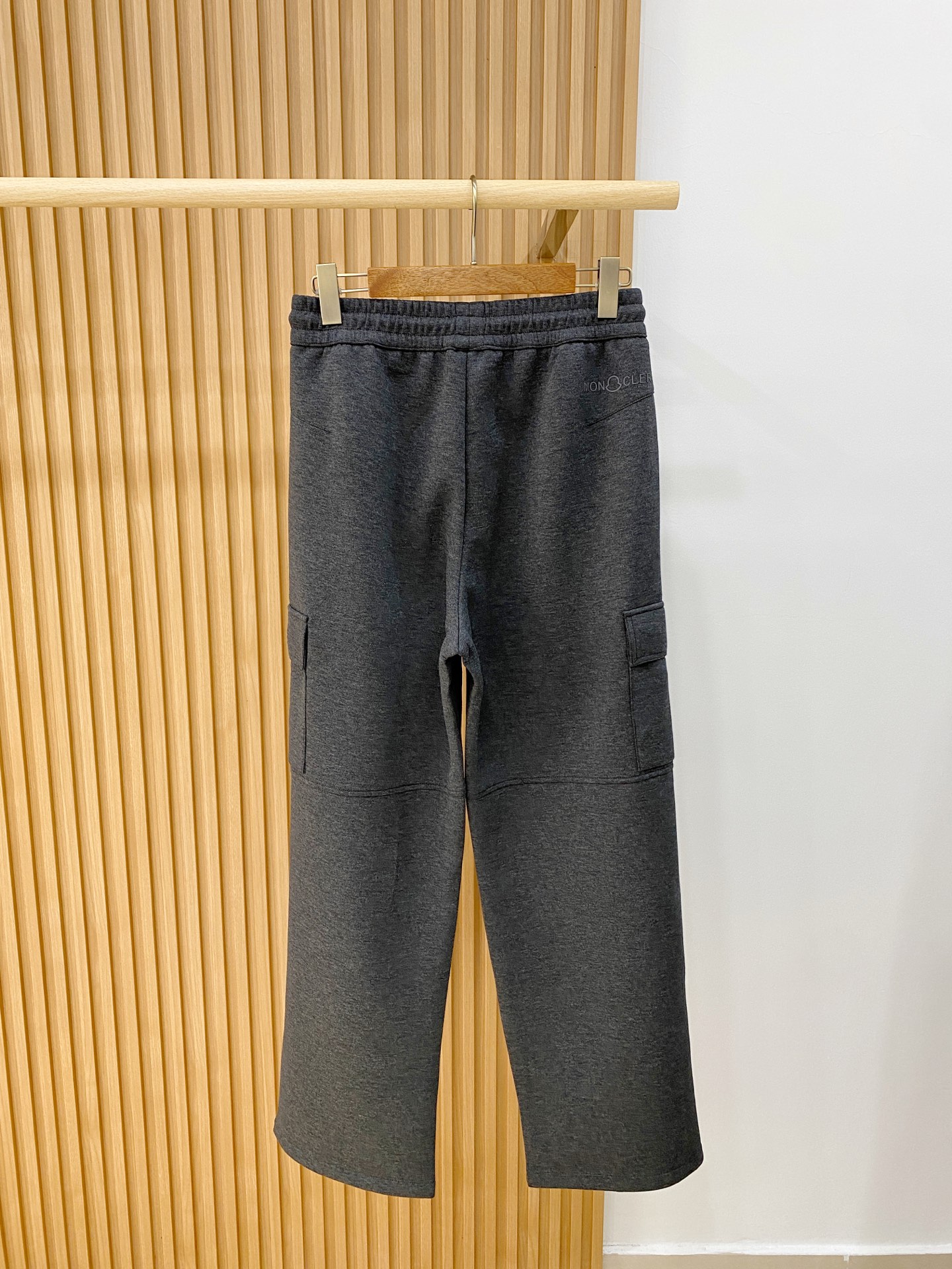 新品 P蒙口【新品】秋冬26ss休闲裤金典再次出现，原单订制高品质时尚休闲裤。超级百搭款。独家定制面料，挺阔有型，贴身舒