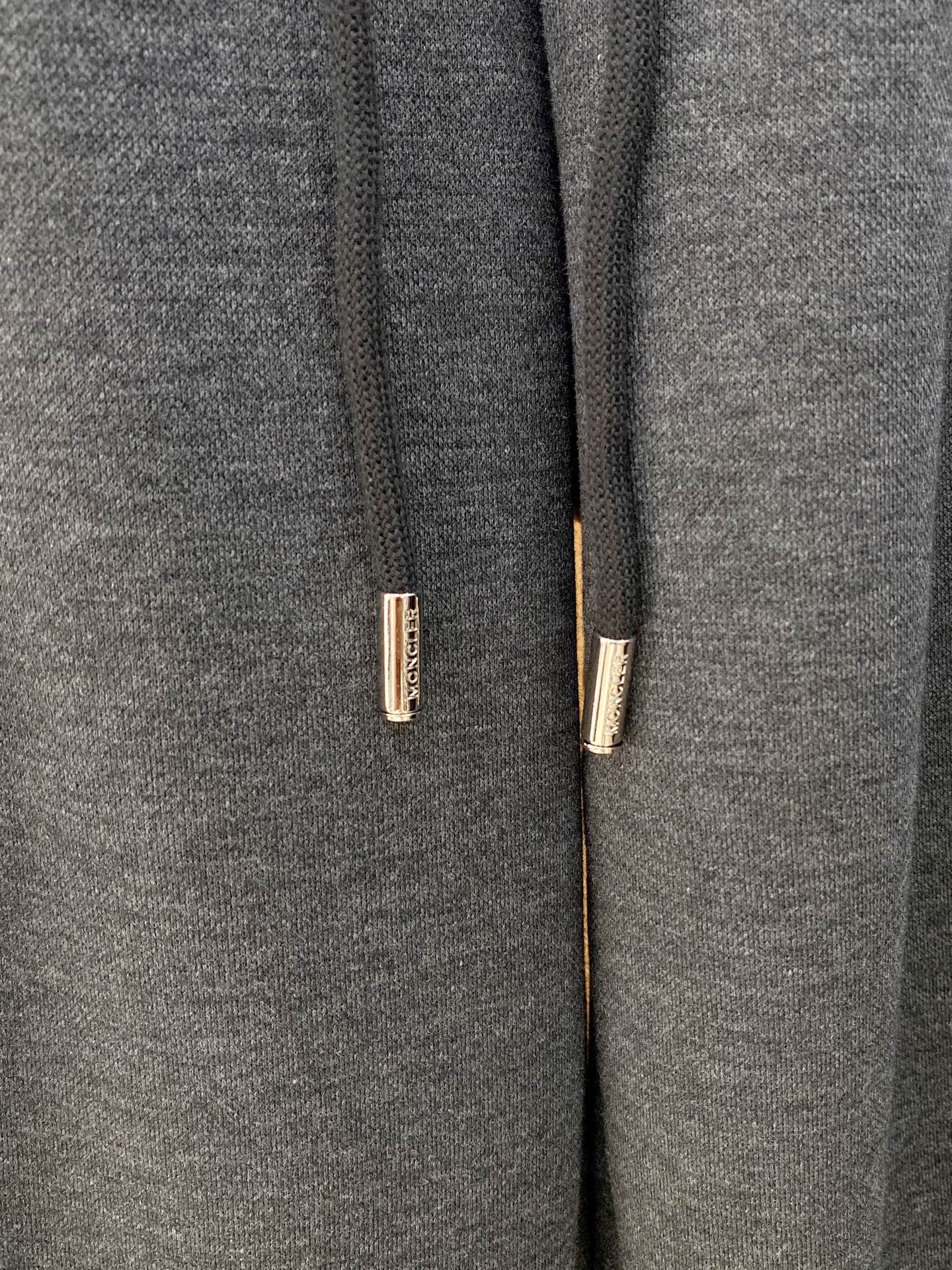 新品 P蒙口【新品】秋冬26ss休闲裤金典再次出现，原单订制高品质时尚休闲裤。超级百搭款。独家定制面料，挺阔有型，贴身舒