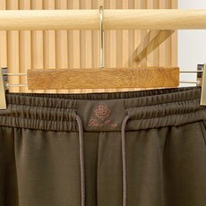 新品 PLoro Piana【新品】秋冬26ss休闲裤金典再次出现,原单订制高品质时尚休闲裤。超级百搭款。独家定制面料, 新品 PLoro Piana【新品】秋冬26ss休闲裤金典再次出现,原单订制高品质时尚休闲裤。超级百搭款。独家定制面料,